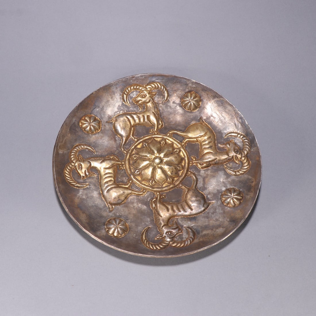 Gilt Silver Carved Ram Pattern Plate: Gilt Silver Carved Ram Pattern Plate (18.2cm)