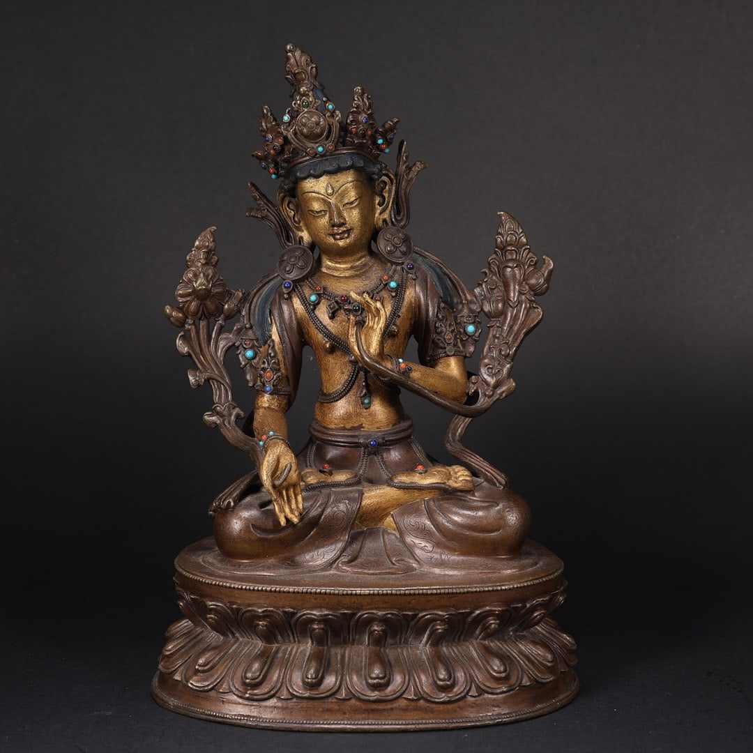 Gilt Bronze Green Tara Figure: Gilt Bronze Green Tara Figure (13.8 x 10.7 x 21cm)