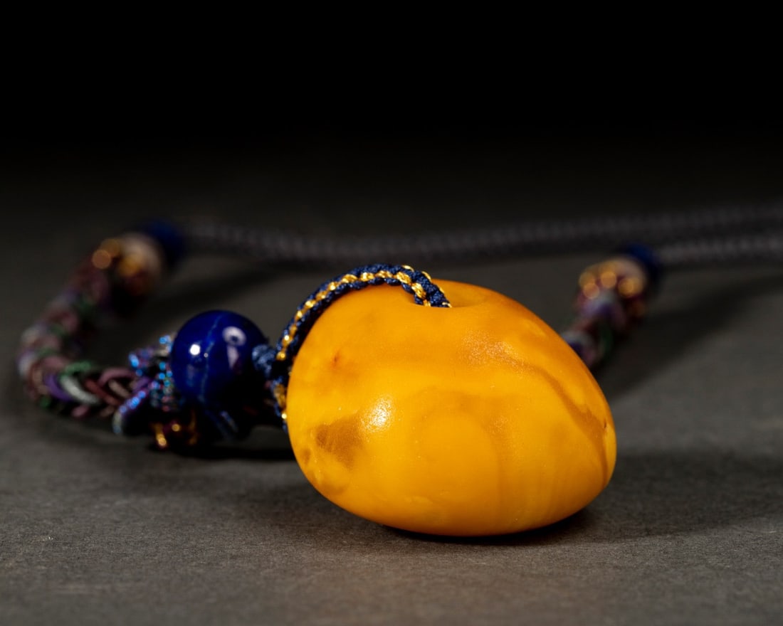 Beeswax Necklace: Beeswax Necklace (3.3 x 3.3cm,Weight 17g)