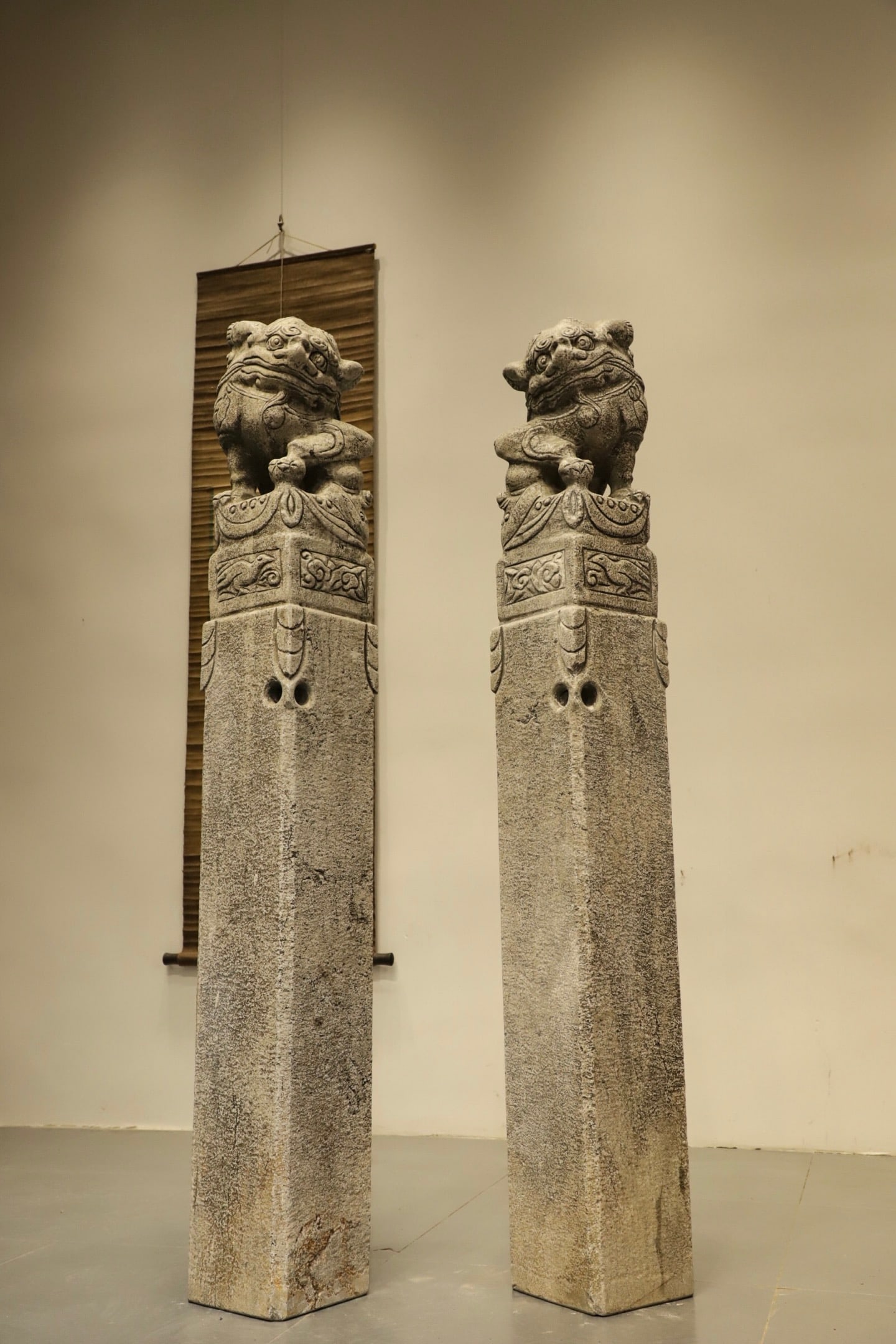 Stone Carved Lion Shape Hitching Post - 9