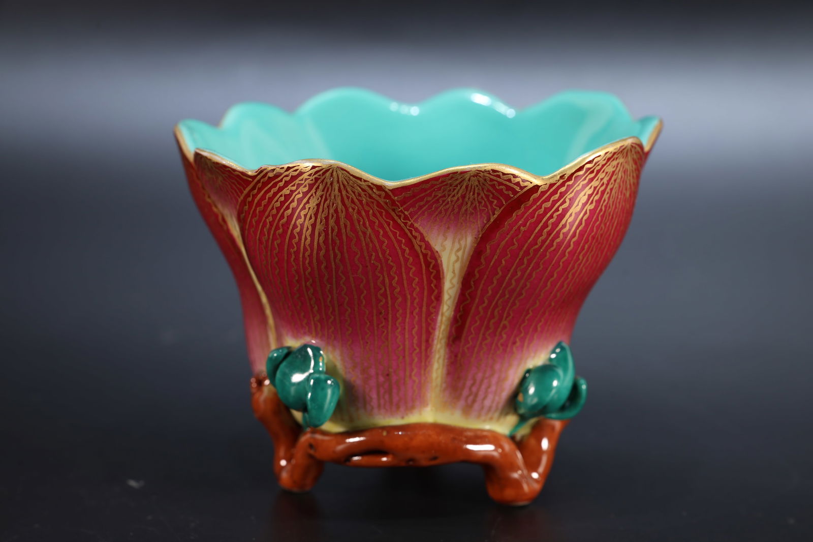 Famille Rose Gold Drawing Carved Lotus Flower Shape Porcelain Cup: Famille Rose Gold Drawing Carved Lotus Flower Shape Porcelain Cup (9.7 x 7.8cm)