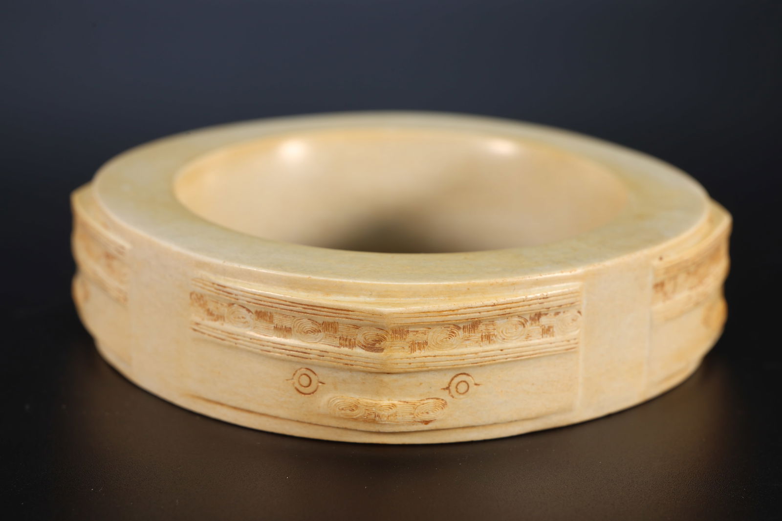 Jade Carved Beast Face Pattern Bangle: Jade Carved Beast Face Pattern Bangle (9.5 x 2.5cm)