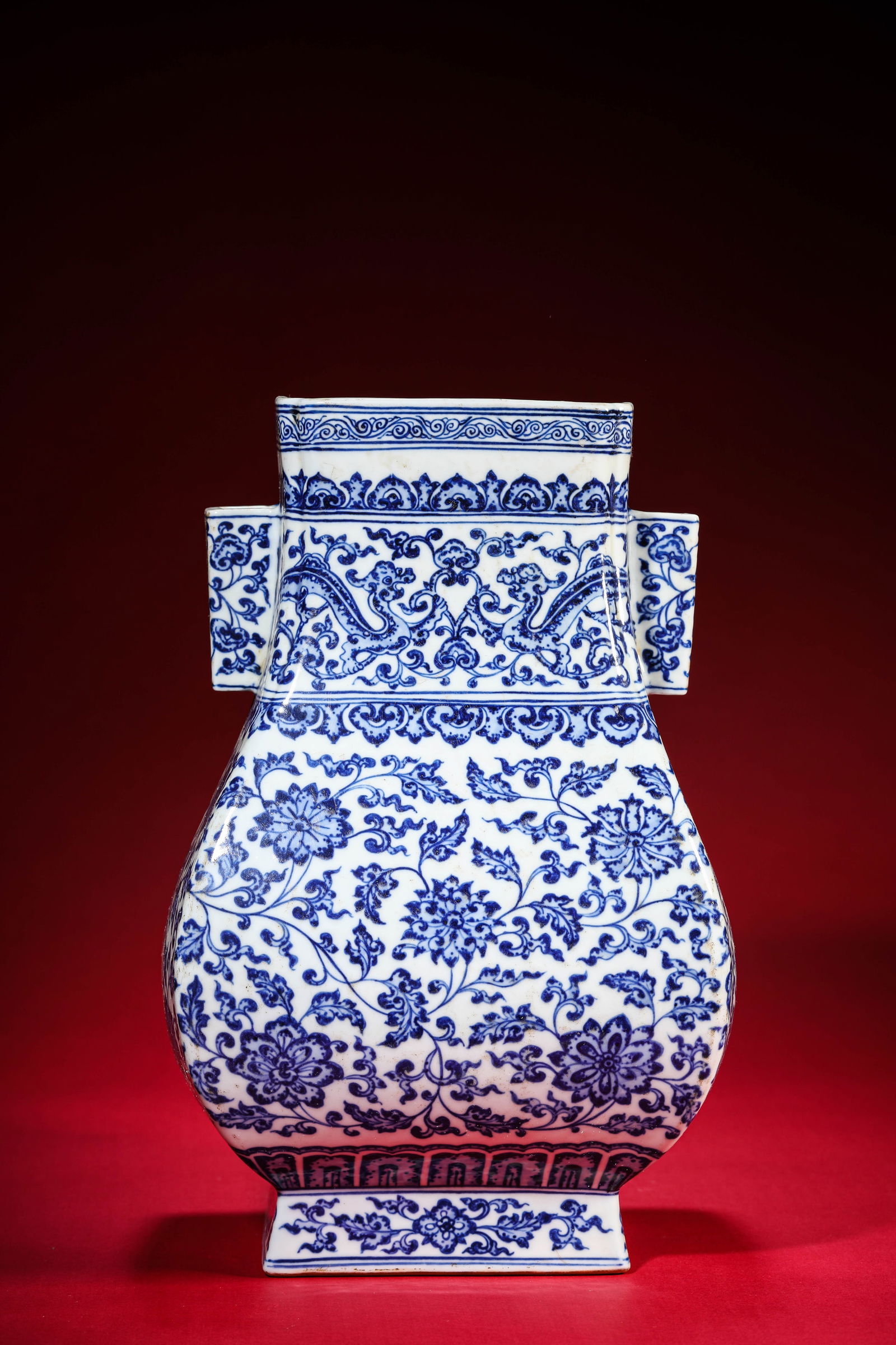 A Blue and White 'Interlocking Lotus' 'Tube-Handled' Zun: A Blue and White 'Interlocking Lotus' 'Tube-Handled' Zun (21 x 18.1 x 31.5 cm)