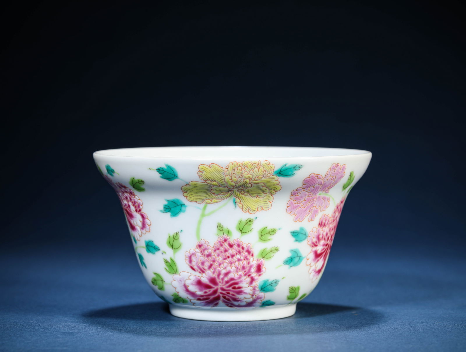 A Famille-Rose 'Floral'Bowl: A Famille-Rose 'Floral'Bowl (8.4 x 13.7 cm)