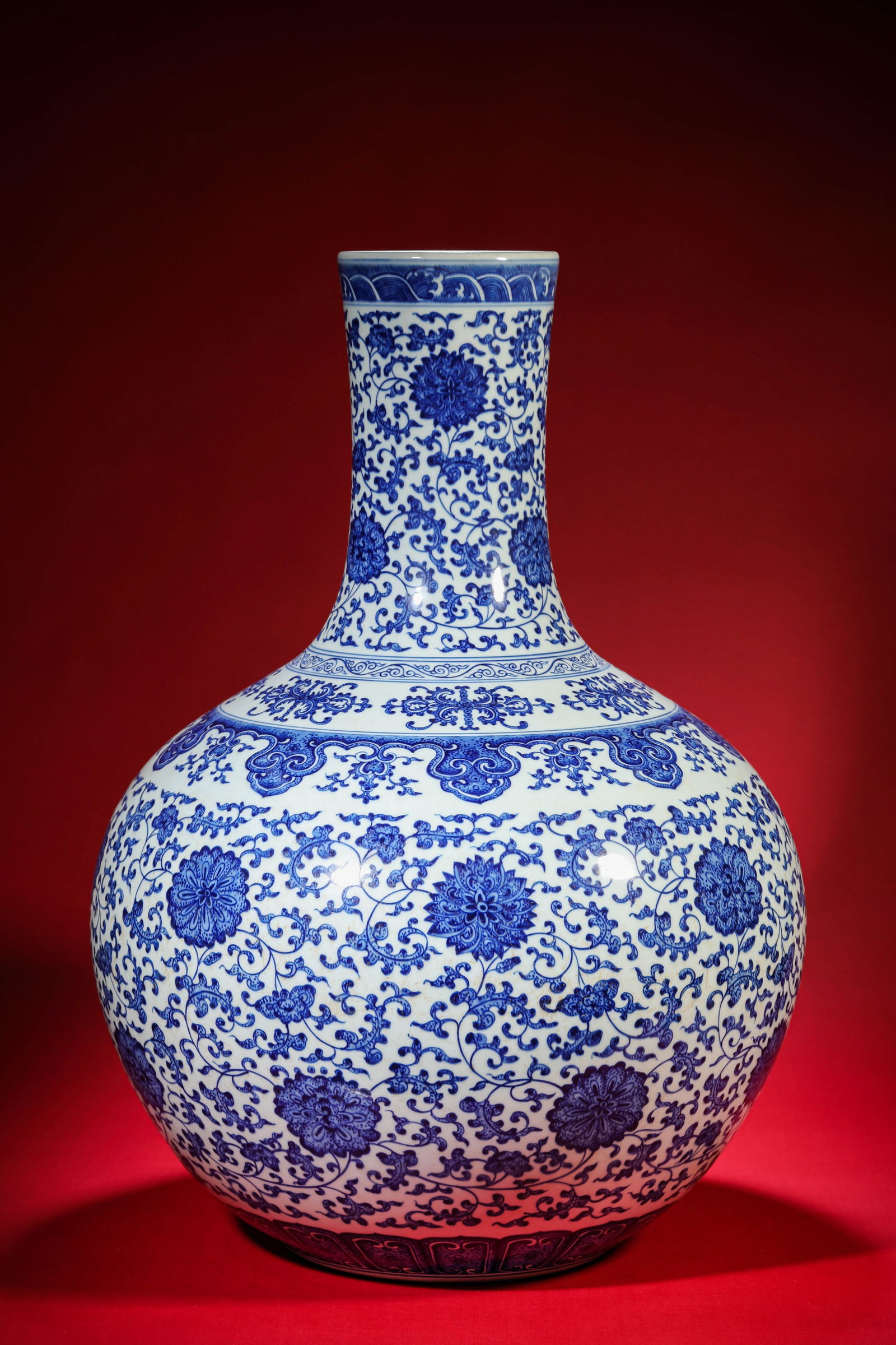 A Blue and White 'Interlocking Lotus' Vase: A Blue and White 'Interlocking Lotus' Vase (44 x 60 cm)