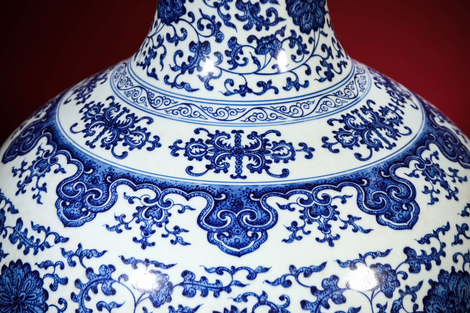 A Blue and White 'Interlocking Lotus' Vase - 3