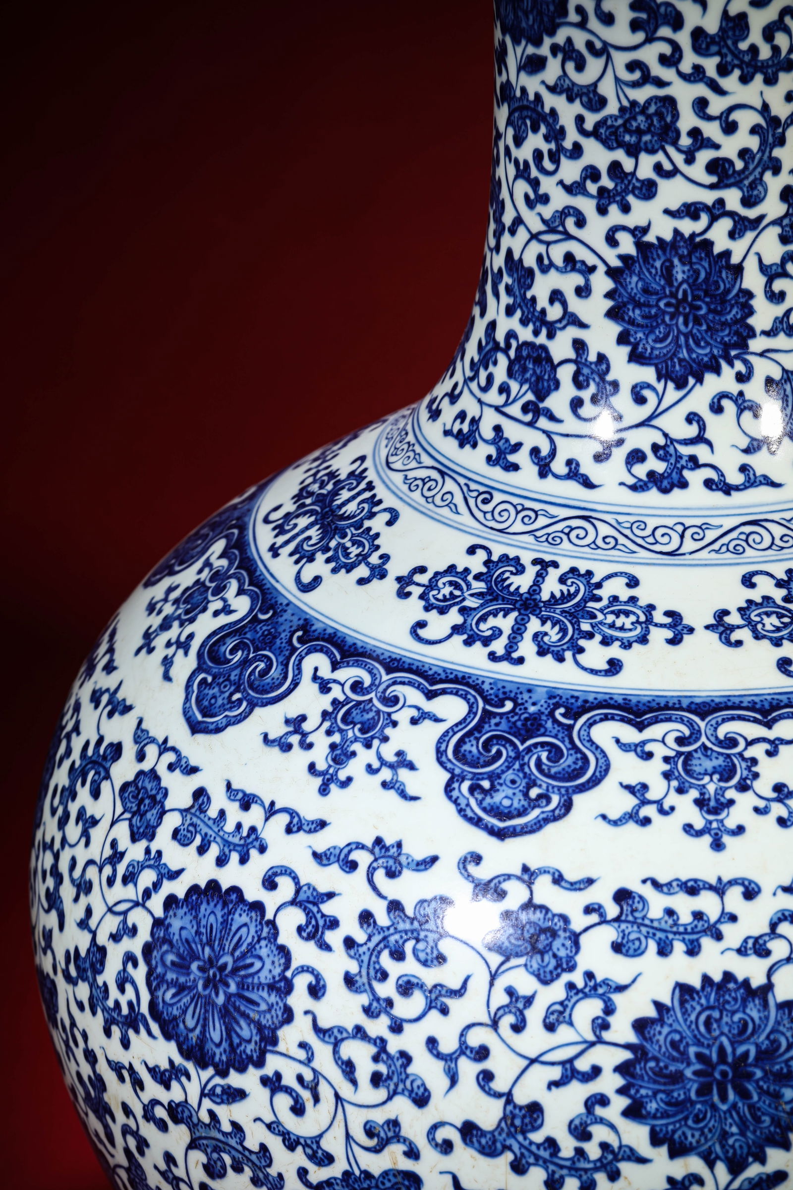 A Blue and White 'Interlocking Lotus' Vase - 6