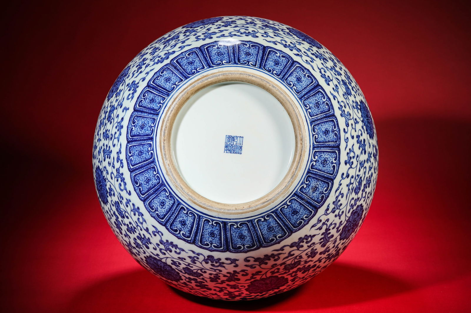 A Blue and White 'Interlocking Lotus' Vase - 7