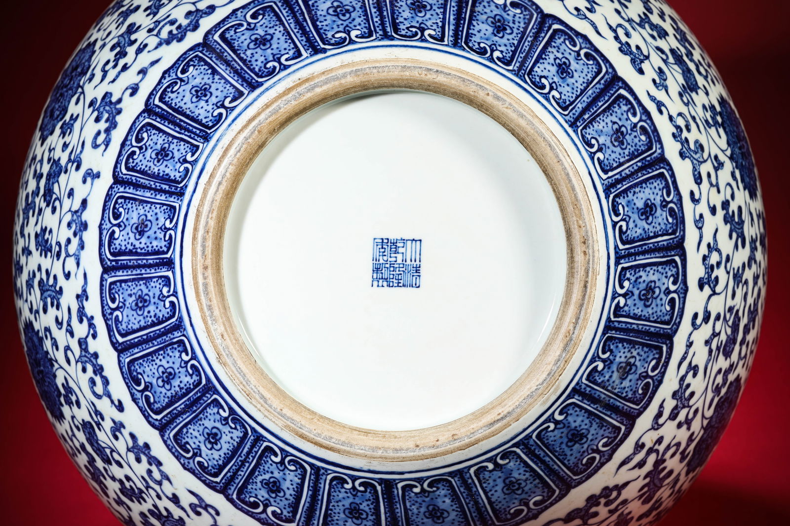 A Blue and White 'Interlocking Lotus' Vase - 8