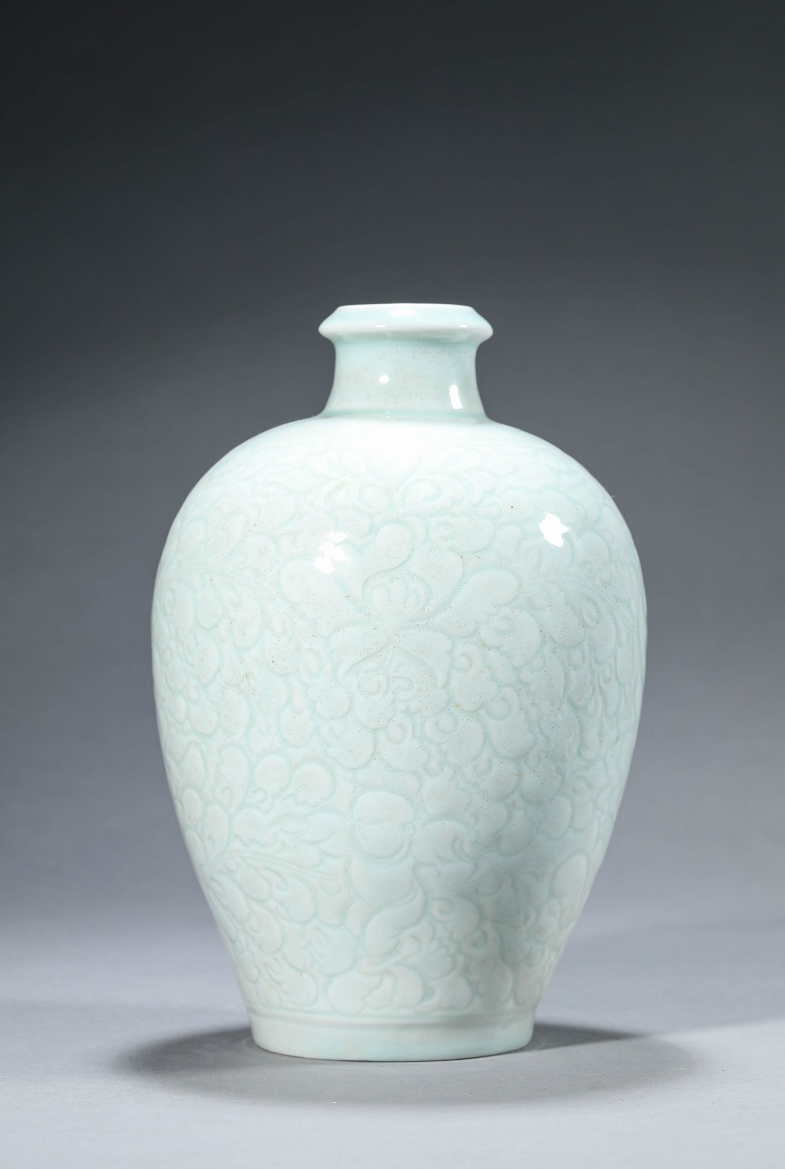 A Hutian-Type 'Carved Floral' Meiping: A Hutian-Type 'Carved Floral' Meiping (14.4 x 21.8 cm)