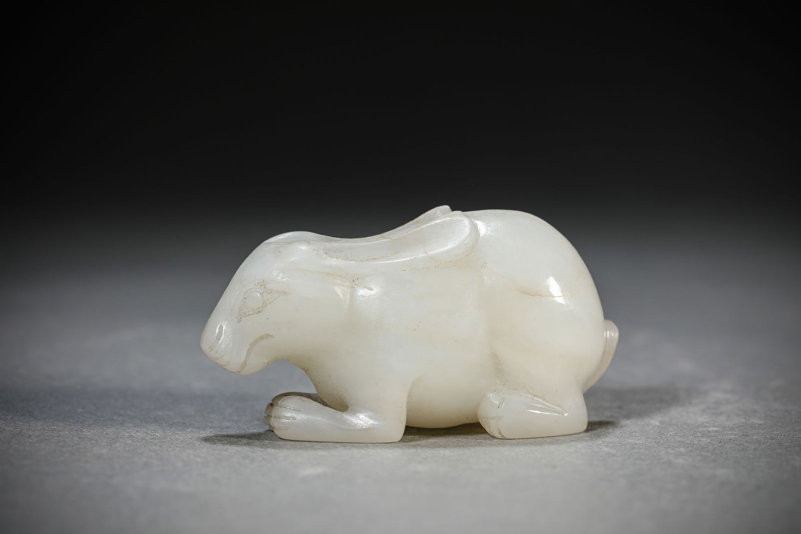 A Jade Hare: A Jade Hare (5.8 x 2.3 x 3 cm)