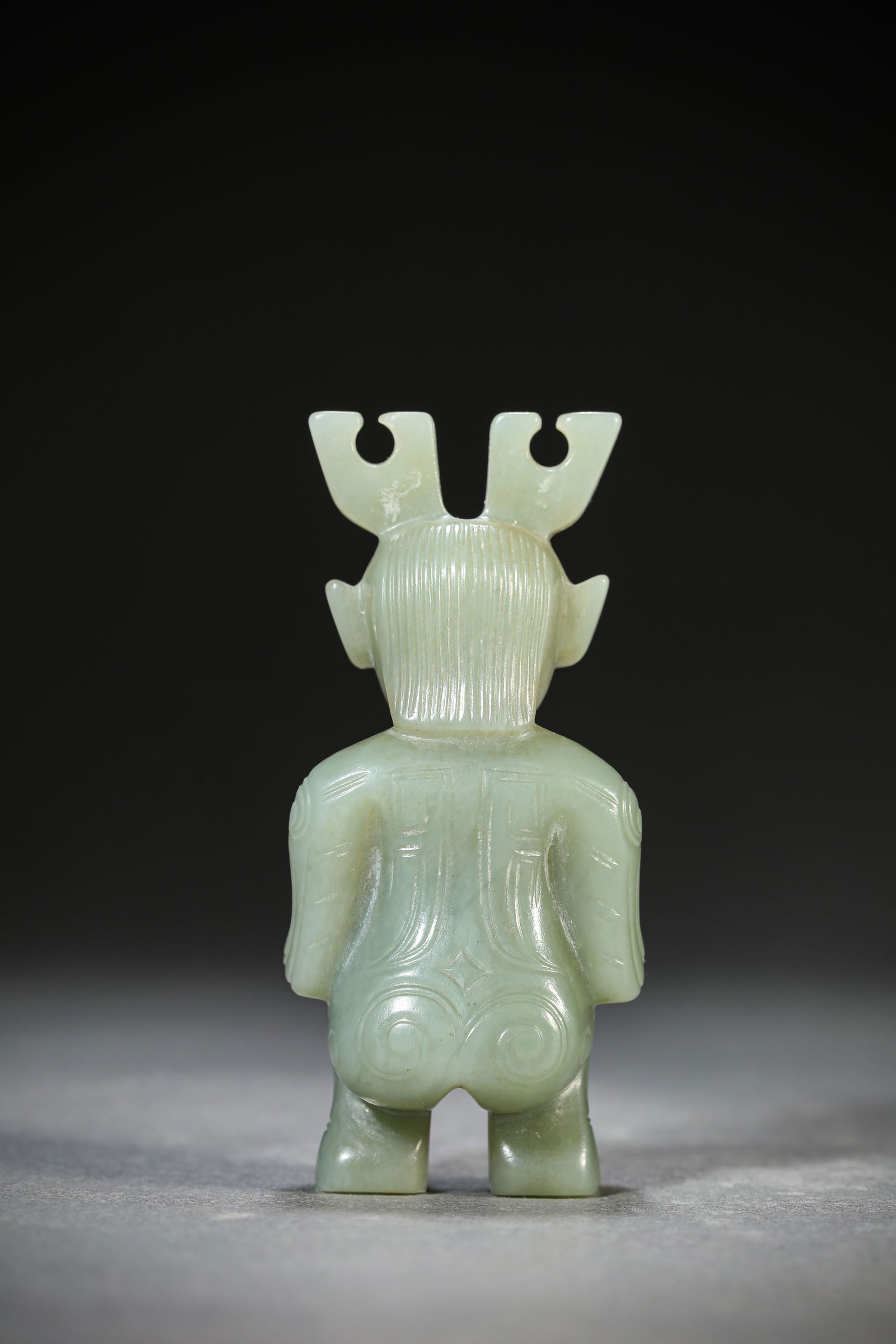 A Jade 'Noble Figure' - 3