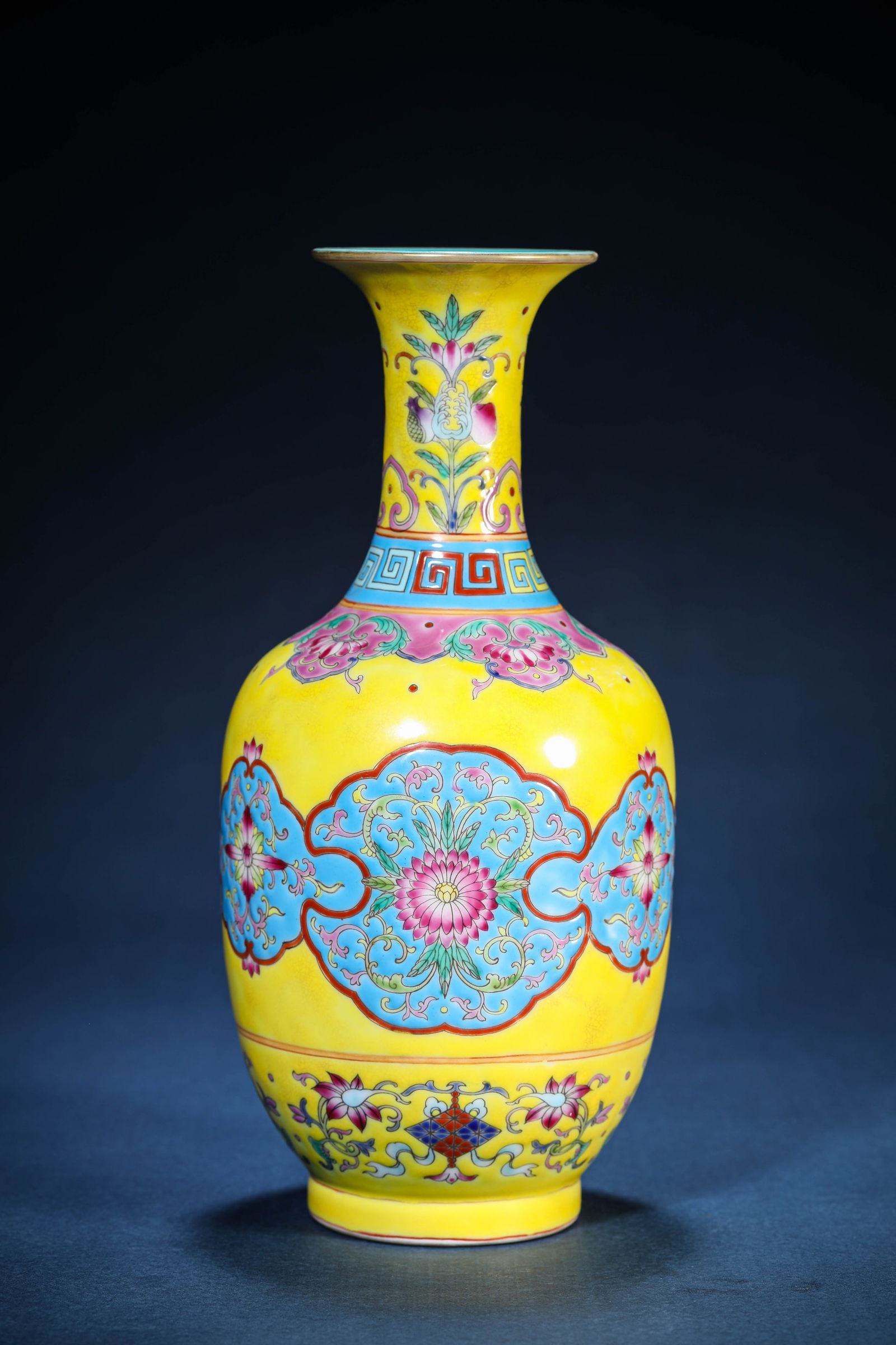 A Yellow-Ground Wucai 'Floral' Vase - 3