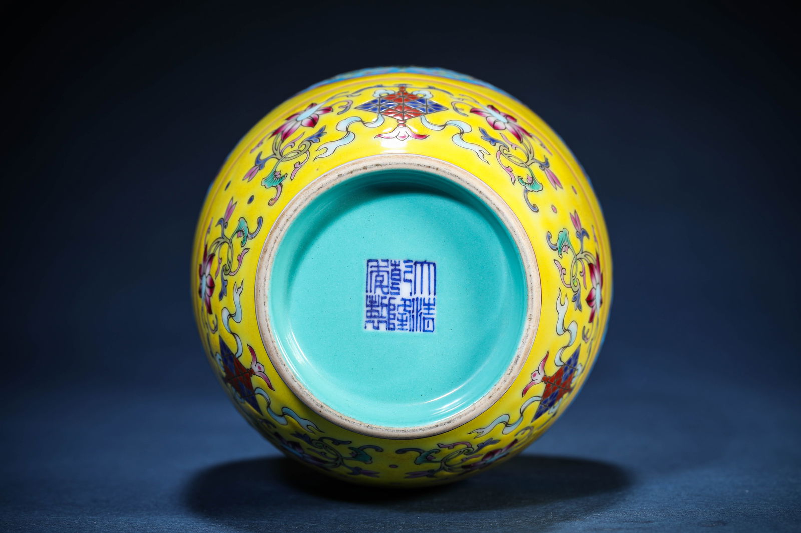 A Yellow-Ground Wucai 'Floral' Vase - 5