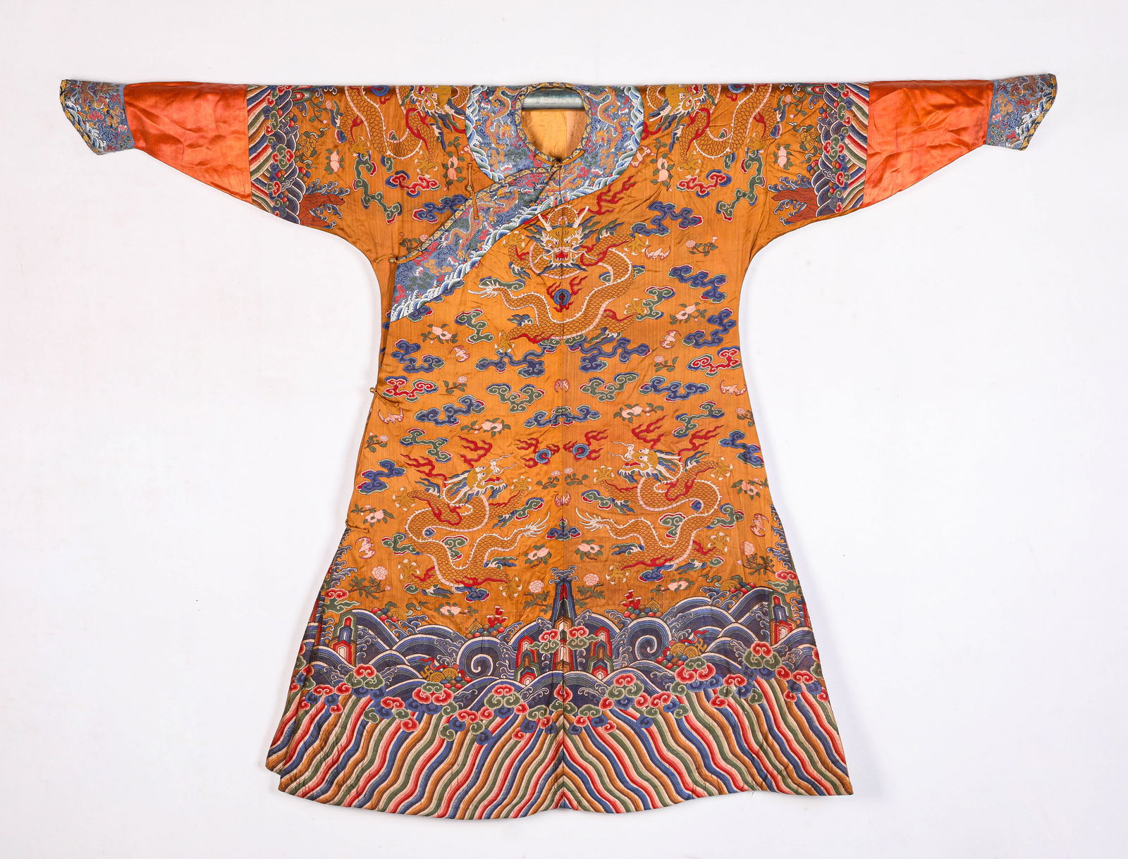 A ‘Dragon’ Robe: A ‘Dragon’ Robe (195 x 144 cm)