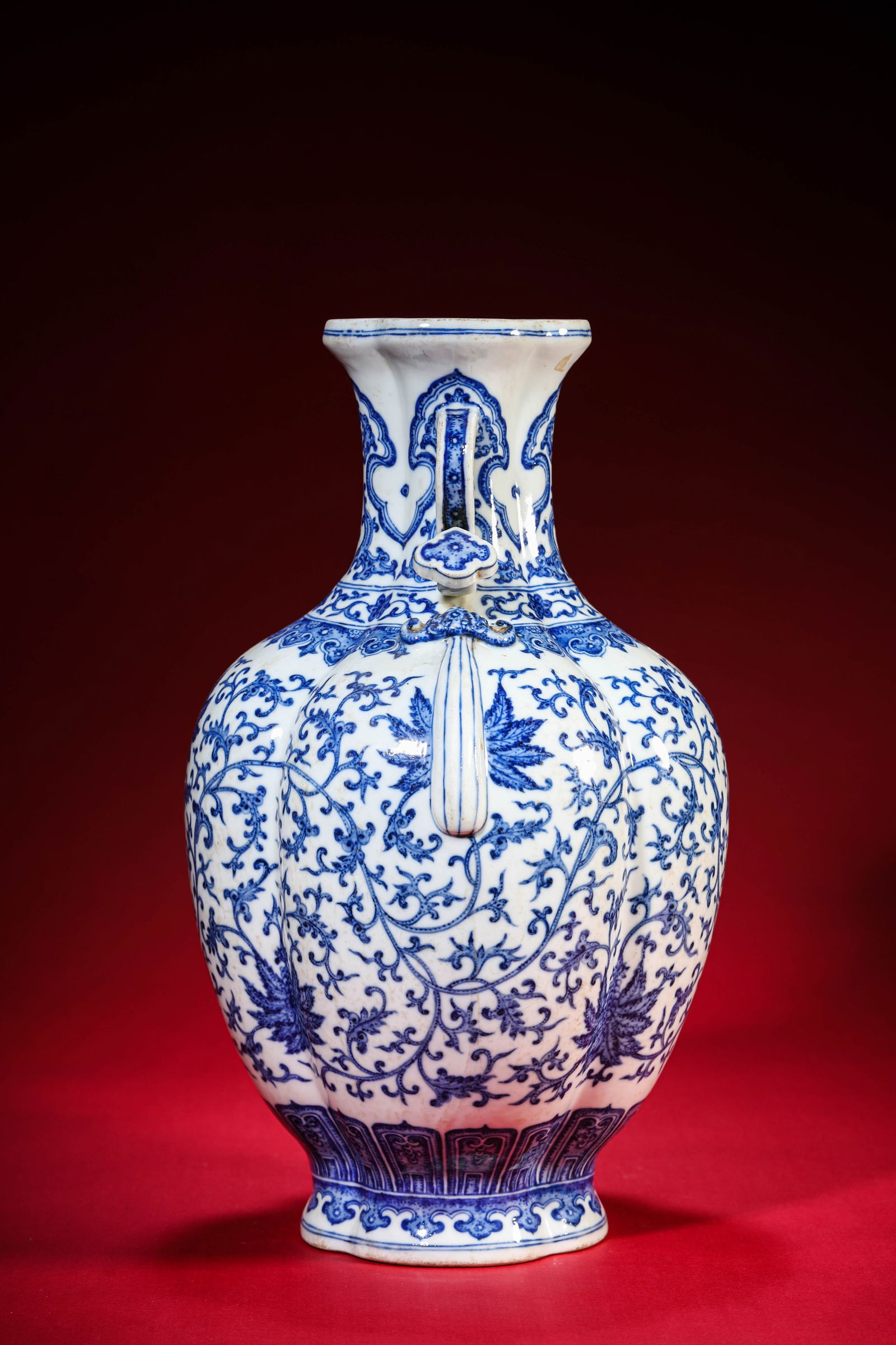 A Blue and White 'Interlocking Florals' Vase - 3