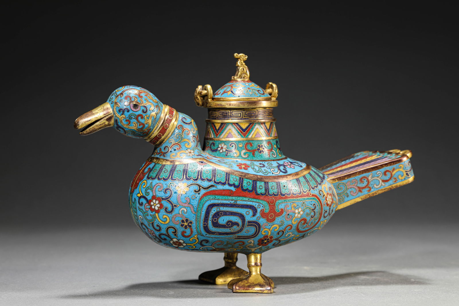 A Cloisonné Enamel 'Duck-Form' Incense Burner: A Cloisonné Enamel 'Duck-Form' Incense Burner (25.3 x 10.1 x 17 cm, Weight: 1227 grams)