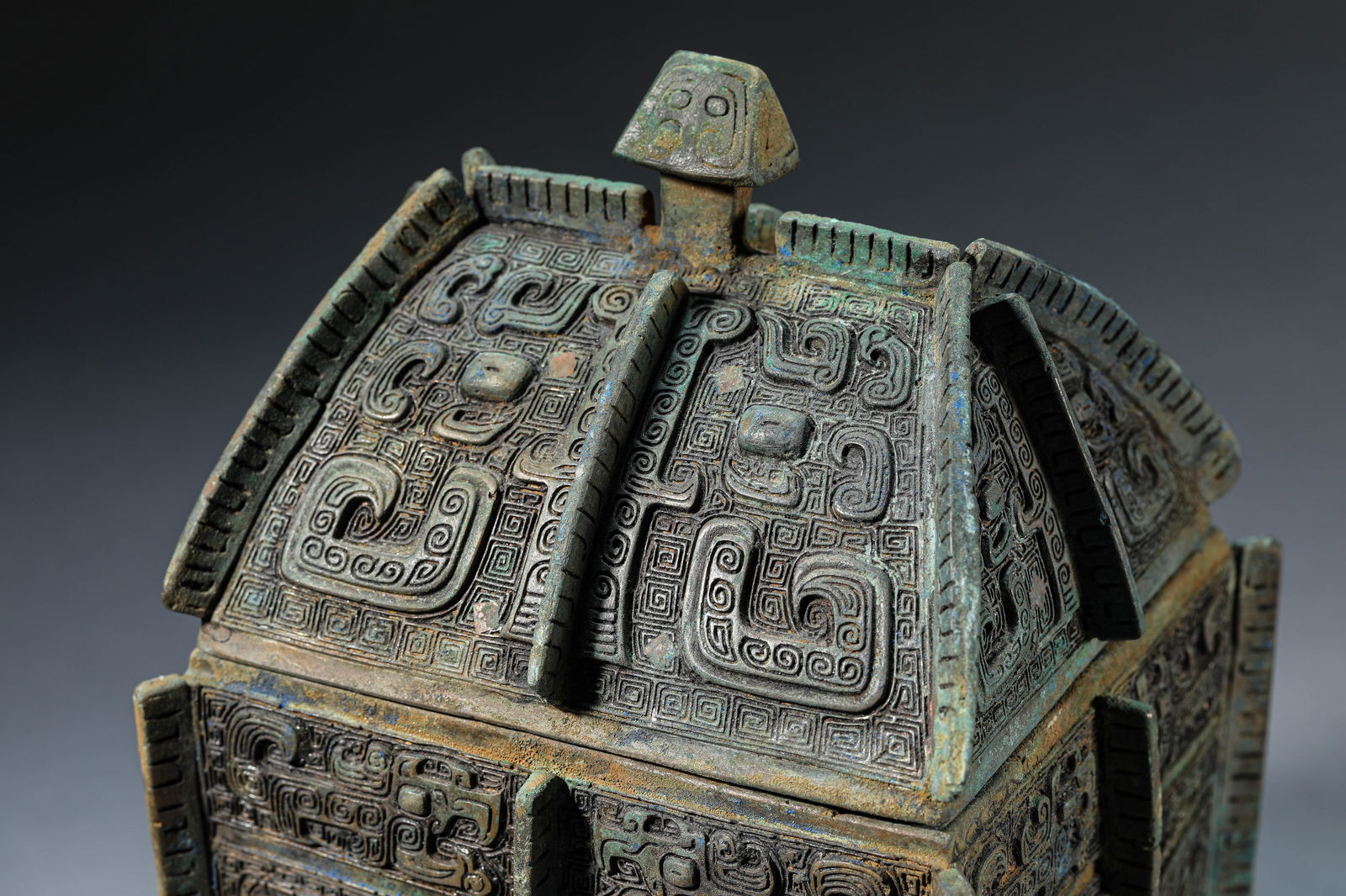 A Bronze 'Fangyi' Ritual Vessel - 4