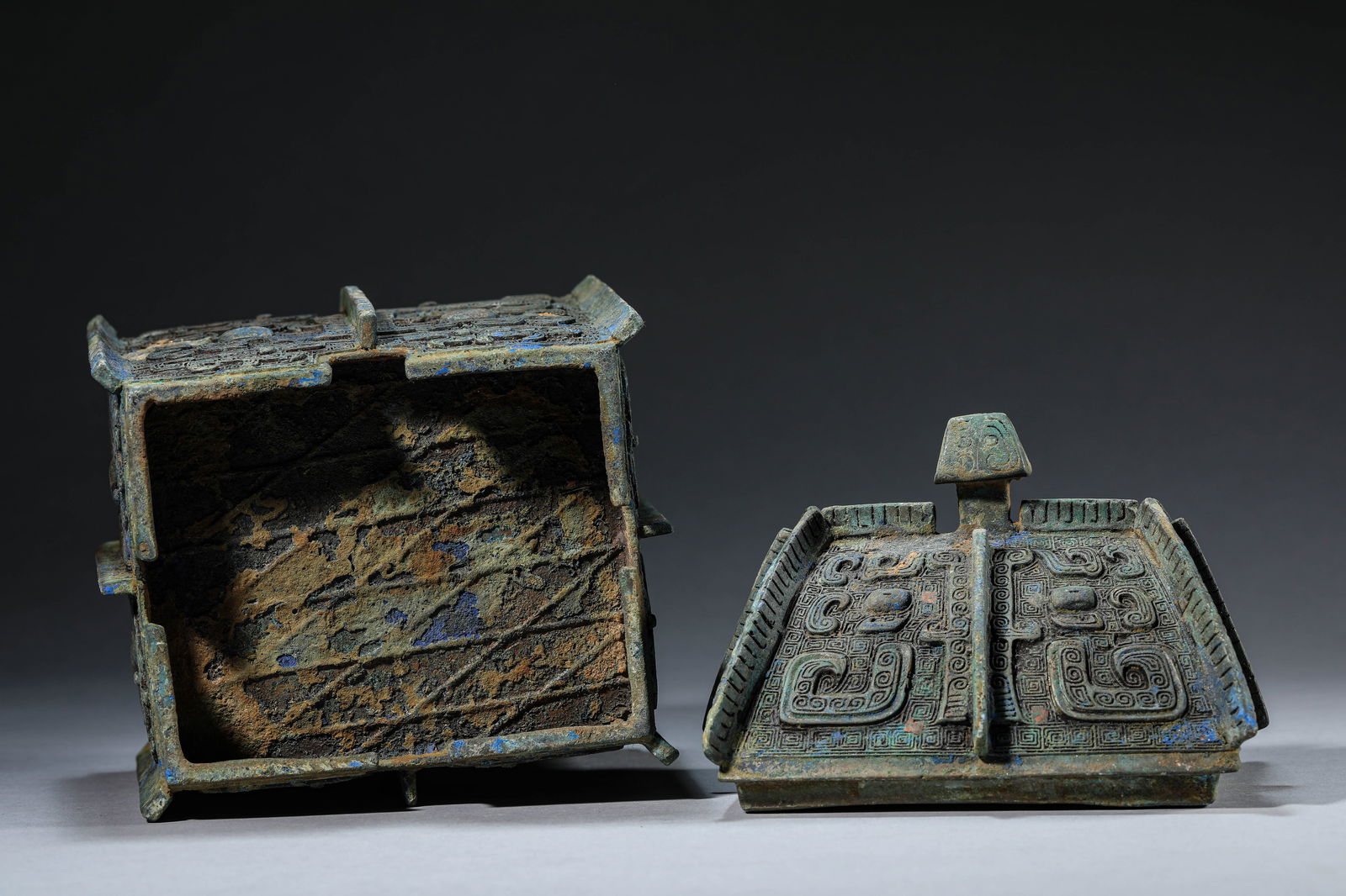 A Bronze 'Fangyi' Ritual Vessel - 7