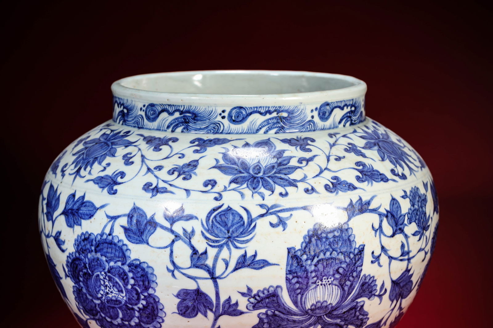 A Blue and White 'Interlocking Florals' Jar - 3