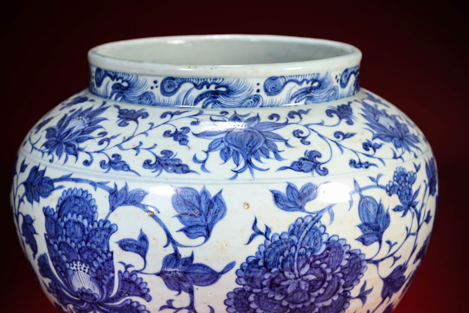 A Blue and White 'Interlocking Florals' Jar - 5