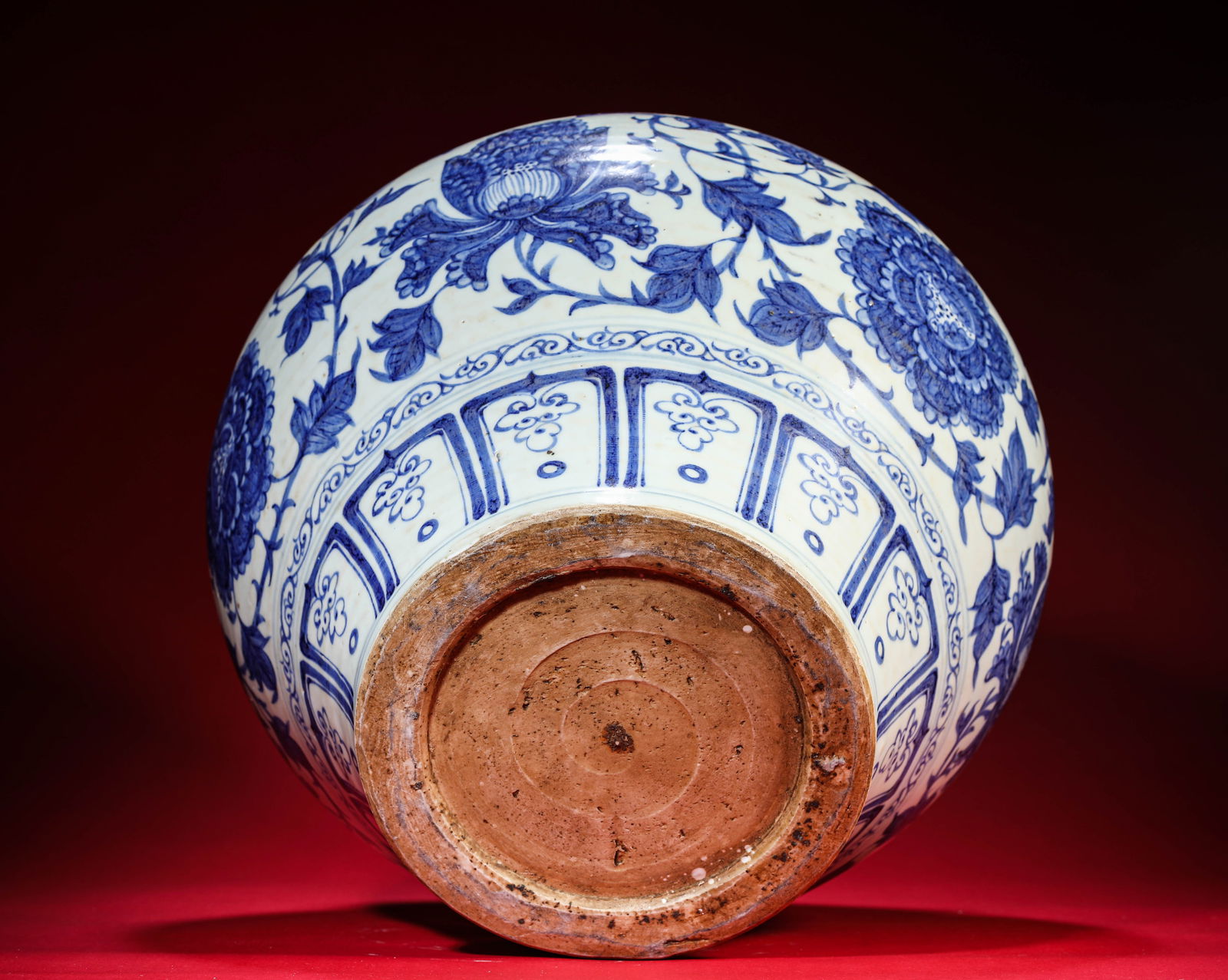 A Blue and White 'Interlocking Florals' Jar - 6