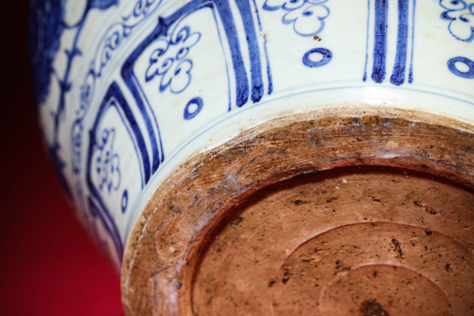 A Blue and White 'Interlocking Florals' Jar - 7