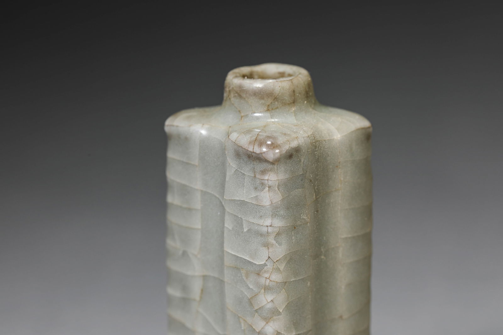 A Guan-Type Cong-Form Vase - 3
