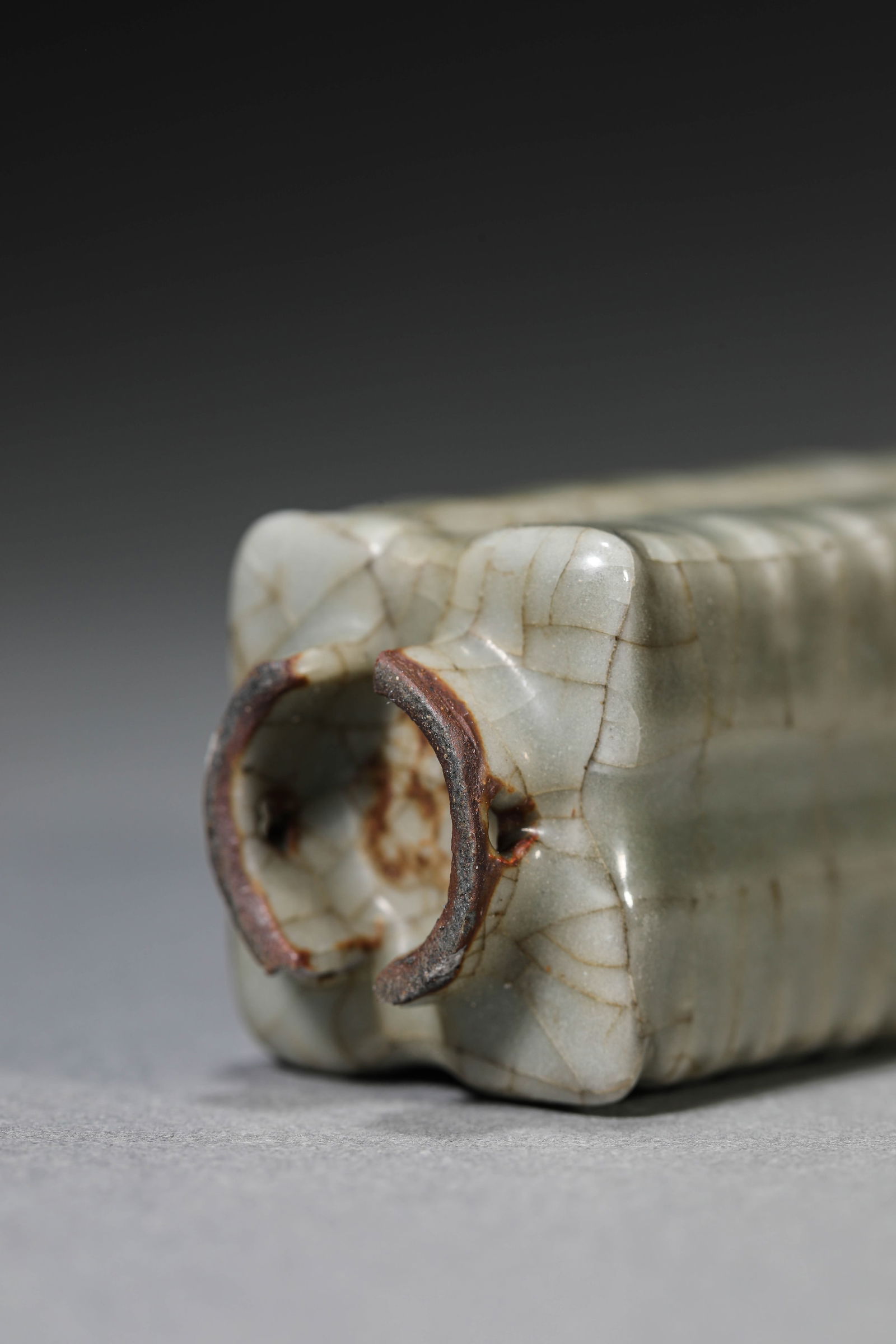 A Guan-Type Cong-Form Vase - 5