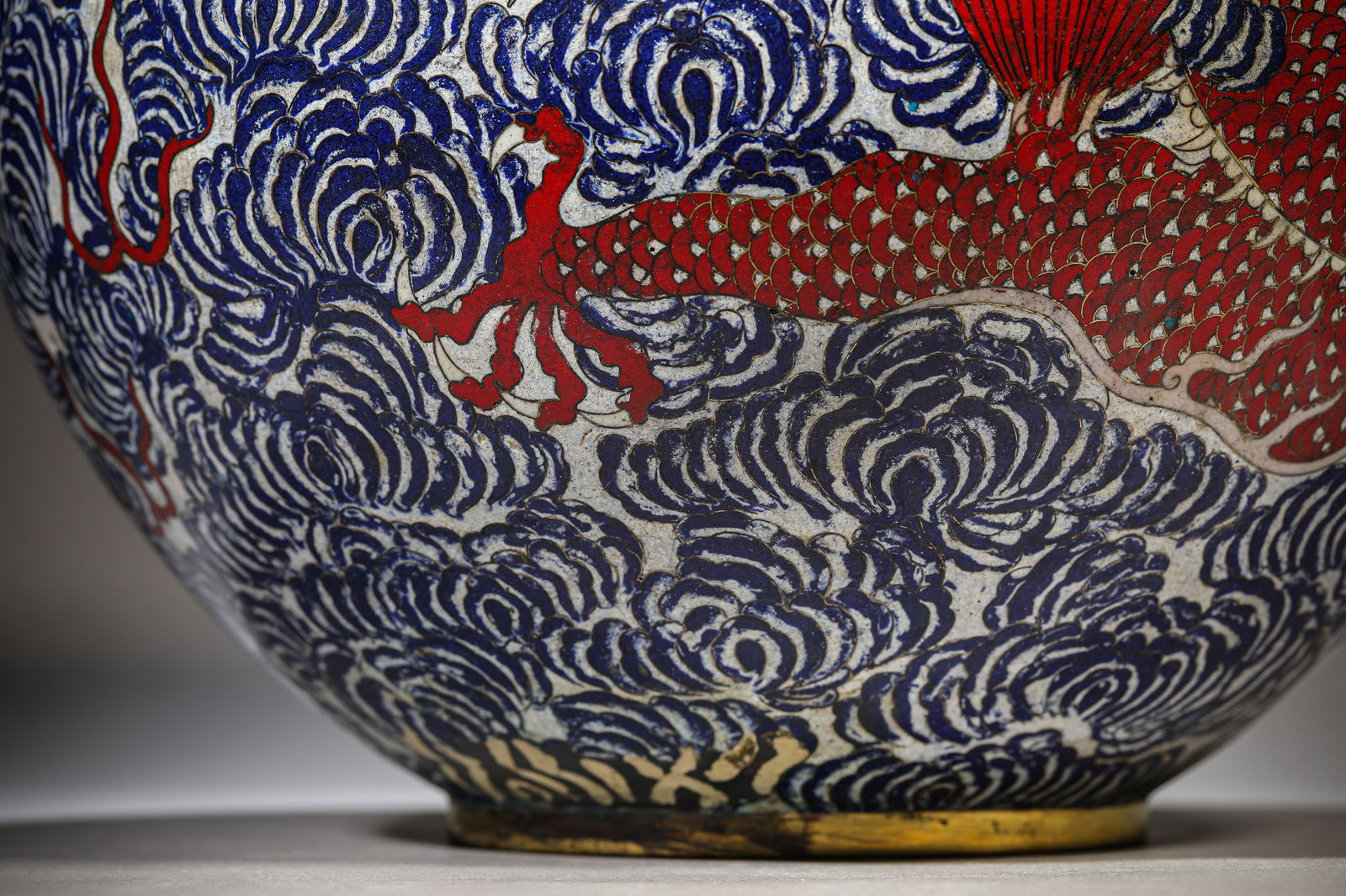 A Cloisonné Enamel ‘Dragon’ Celestial Globe Vase - 5