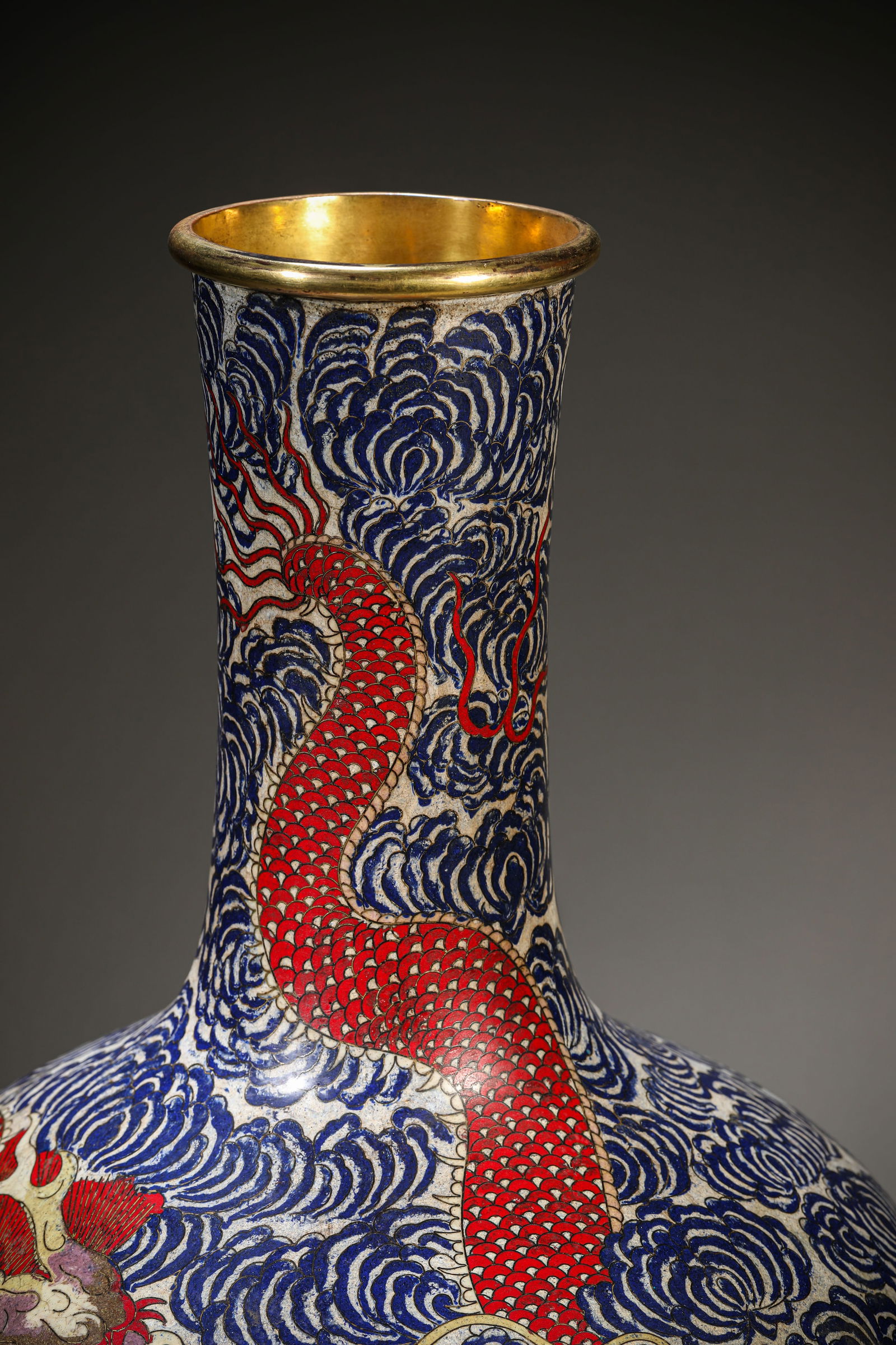 A Cloisonné Enamel ‘Dragon’ Celestial Globe Vase - 6