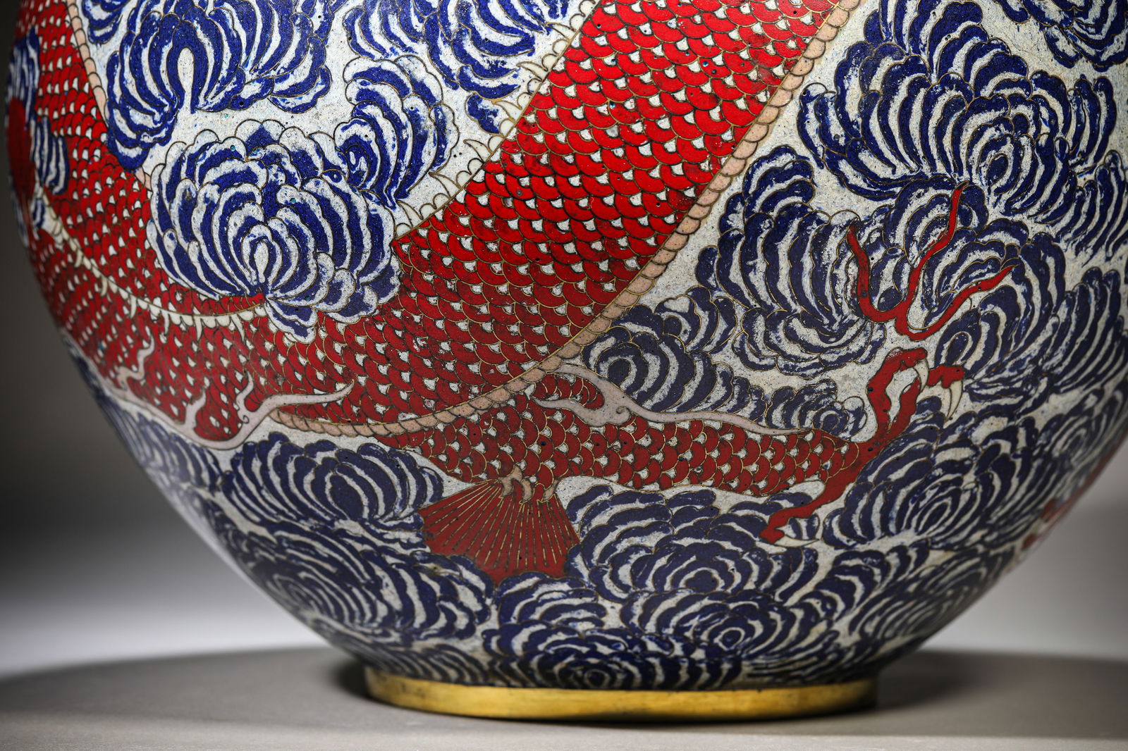A Cloisonné Enamel ‘Dragon’ Celestial Globe Vase - 7