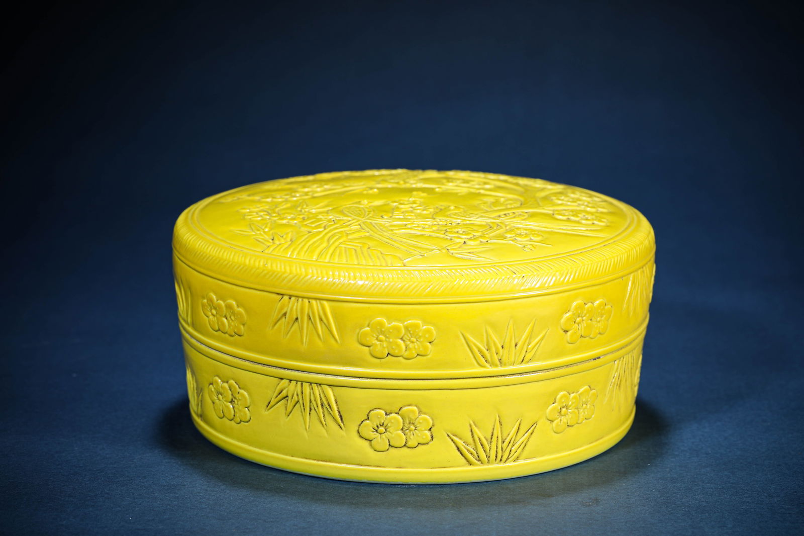 A Yellow-Glazed Circular Covered Box - 3