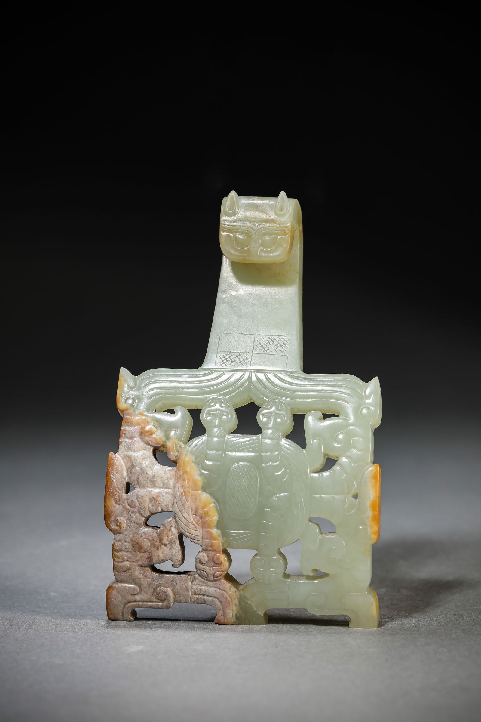 A Jade 'Dragon' Belt Hook (1 of 7)