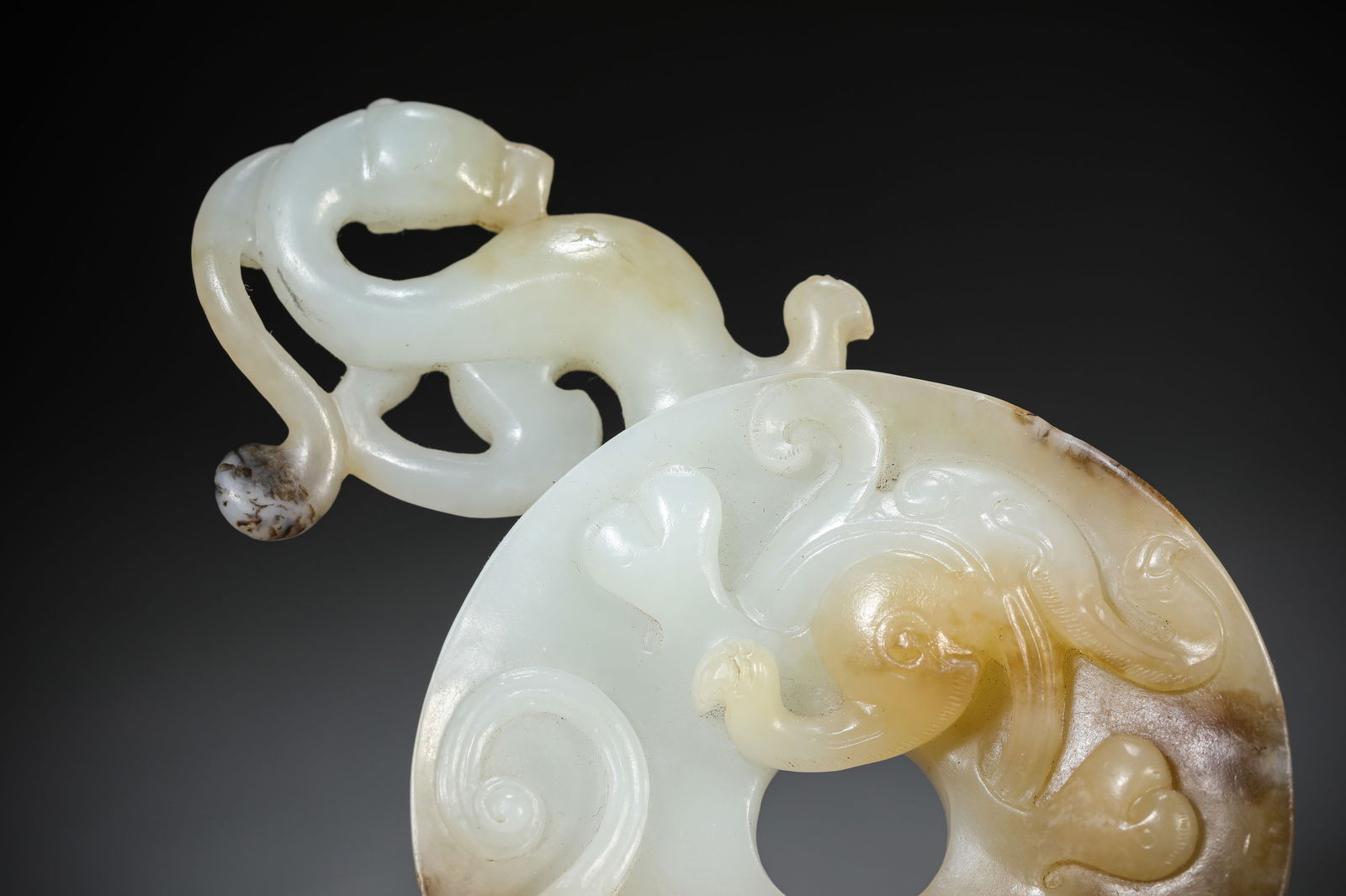 A Jade 'Dragon' Pendant - 5