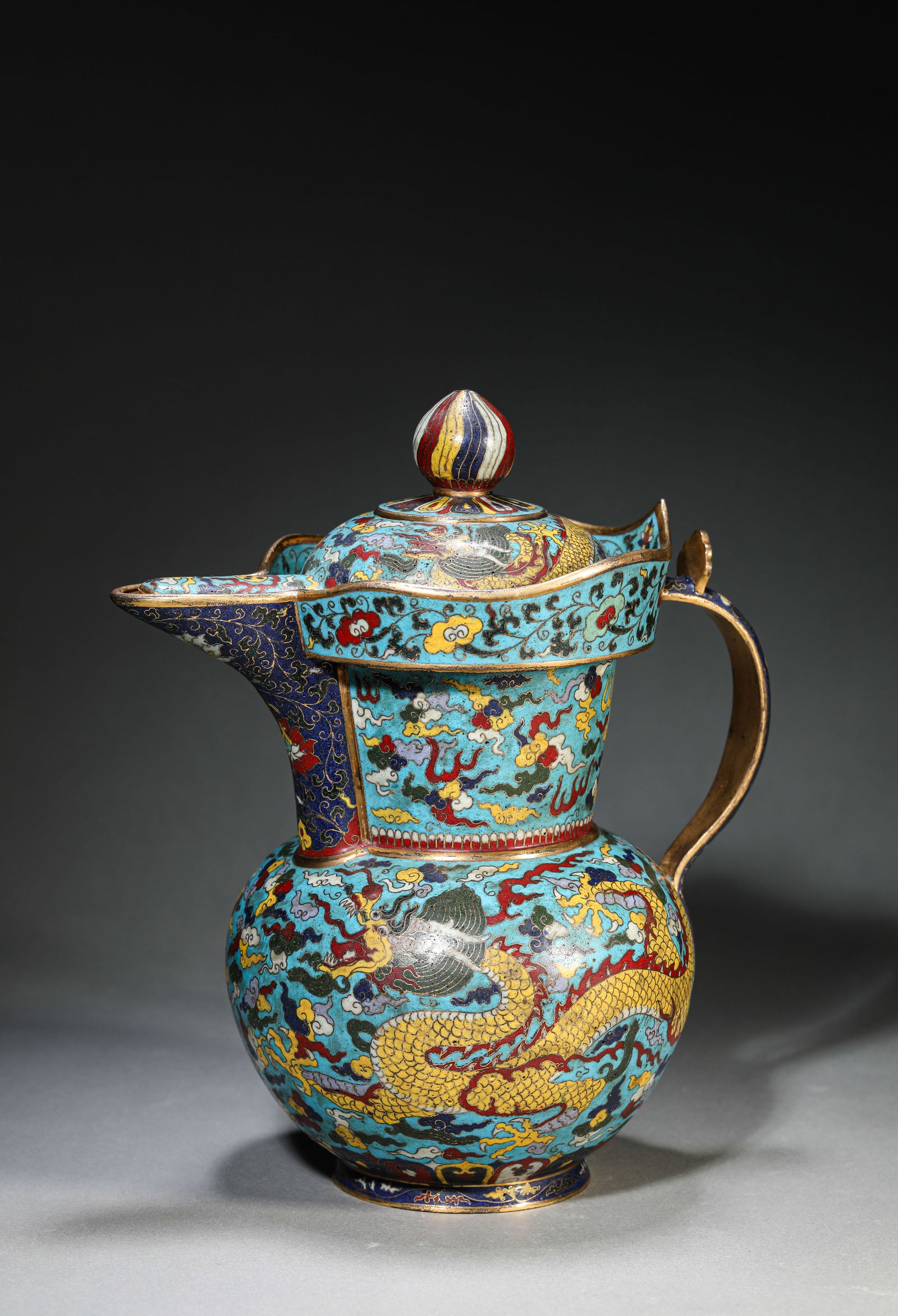 A Cloisonné Enamel 'Dragon and Clouds' 'Monk's Cap' Ewer: A Cloisonné Enamel 'Dragon and Clouds' 'Monk's Cap' Ewer (21.5 x 14.5 x 25 cm, Weight:1980 grams)