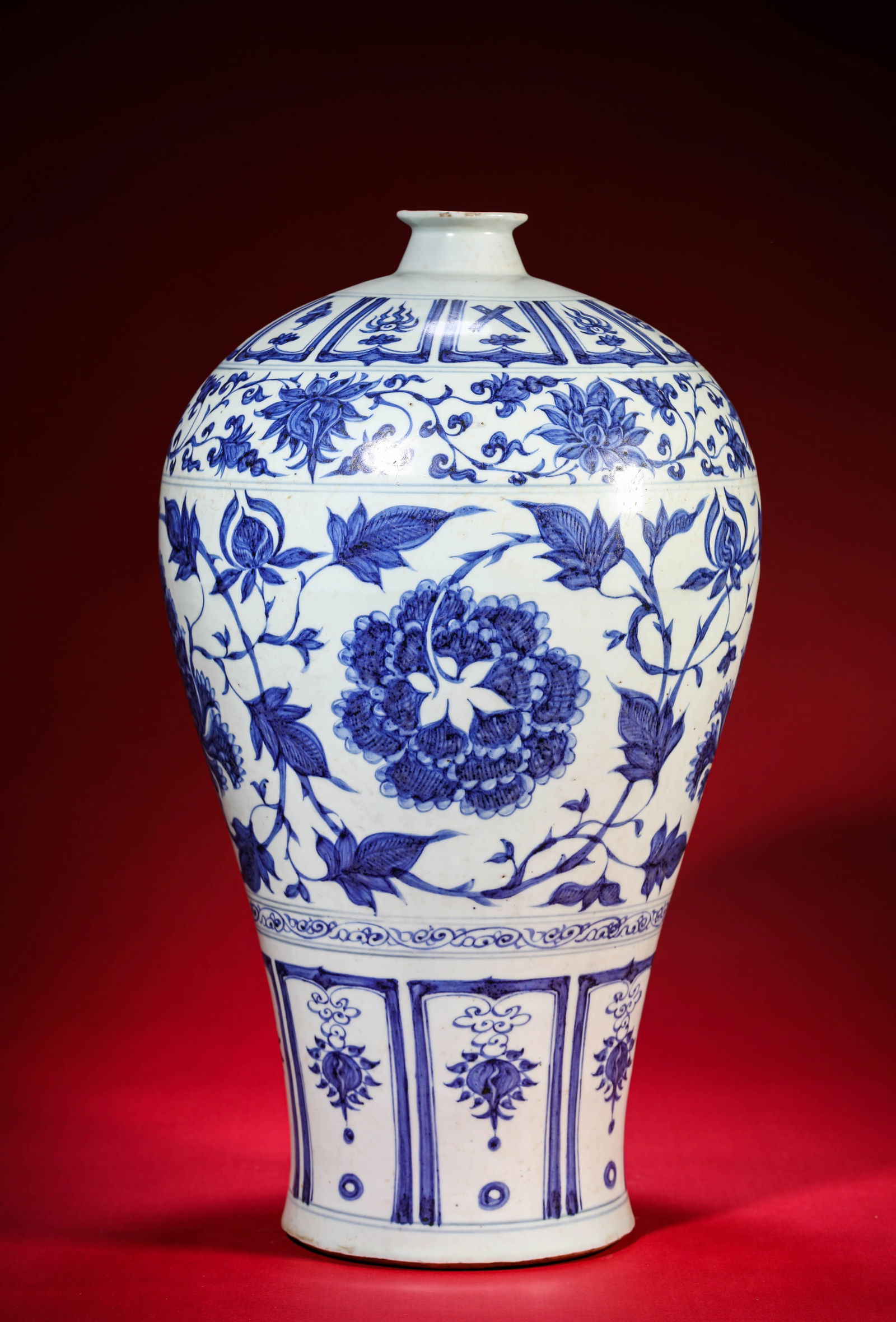 A Blue and White ‘Interlocking Florals’ Meiping: A Blue and White ‘Interlocking Florals’ Meiping (25.2 x 43.5 cm)