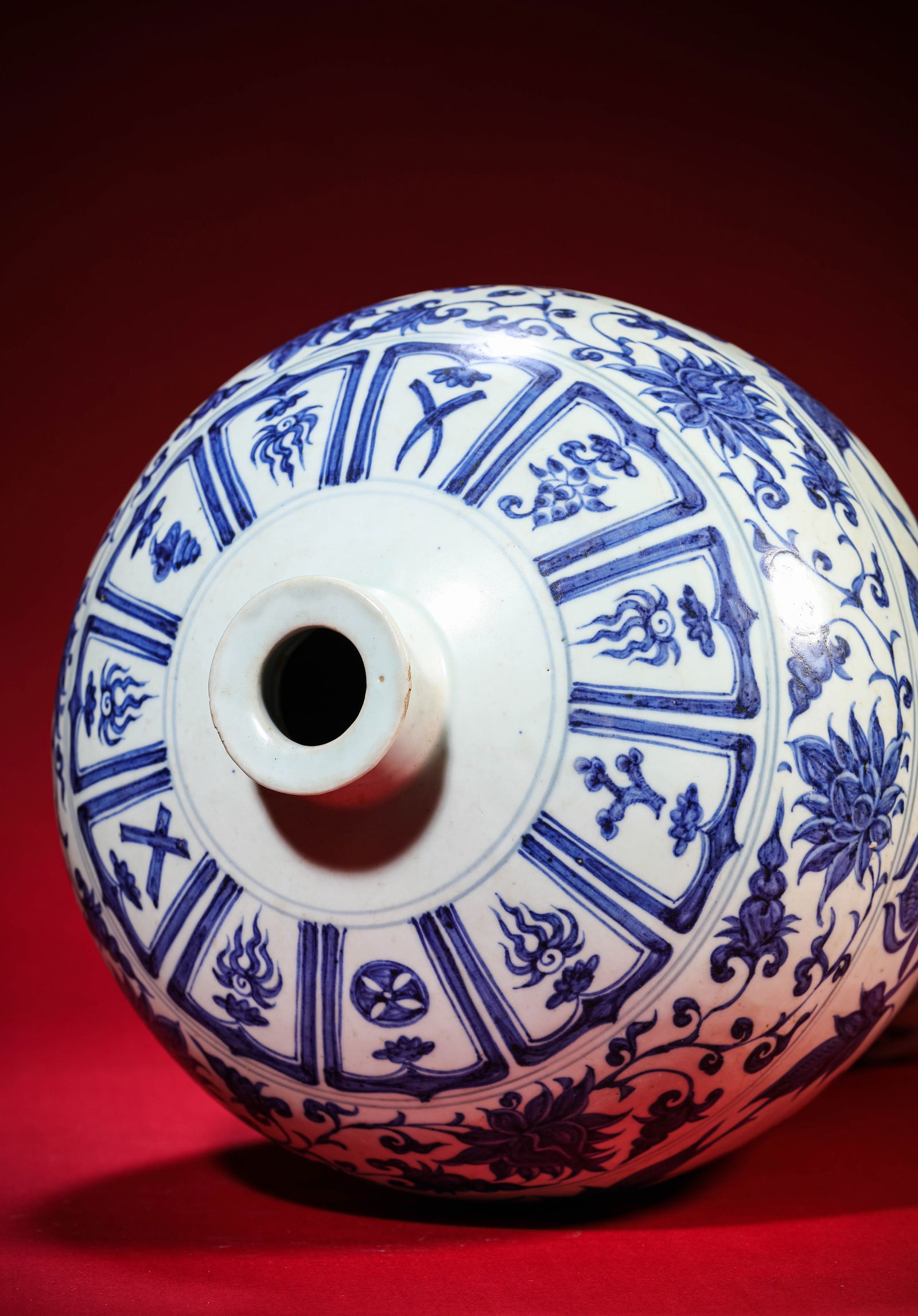 A Blue and White ‘Interlocking Florals’ Meiping - 5