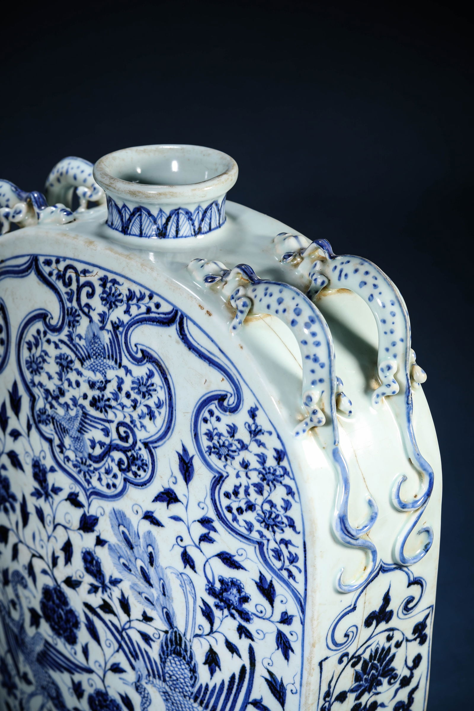 A Blue and White 'Phoenix'Flask - 5