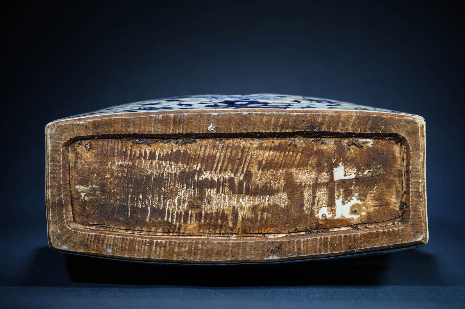 A Blue and White 'Phoenix'Flask - 7