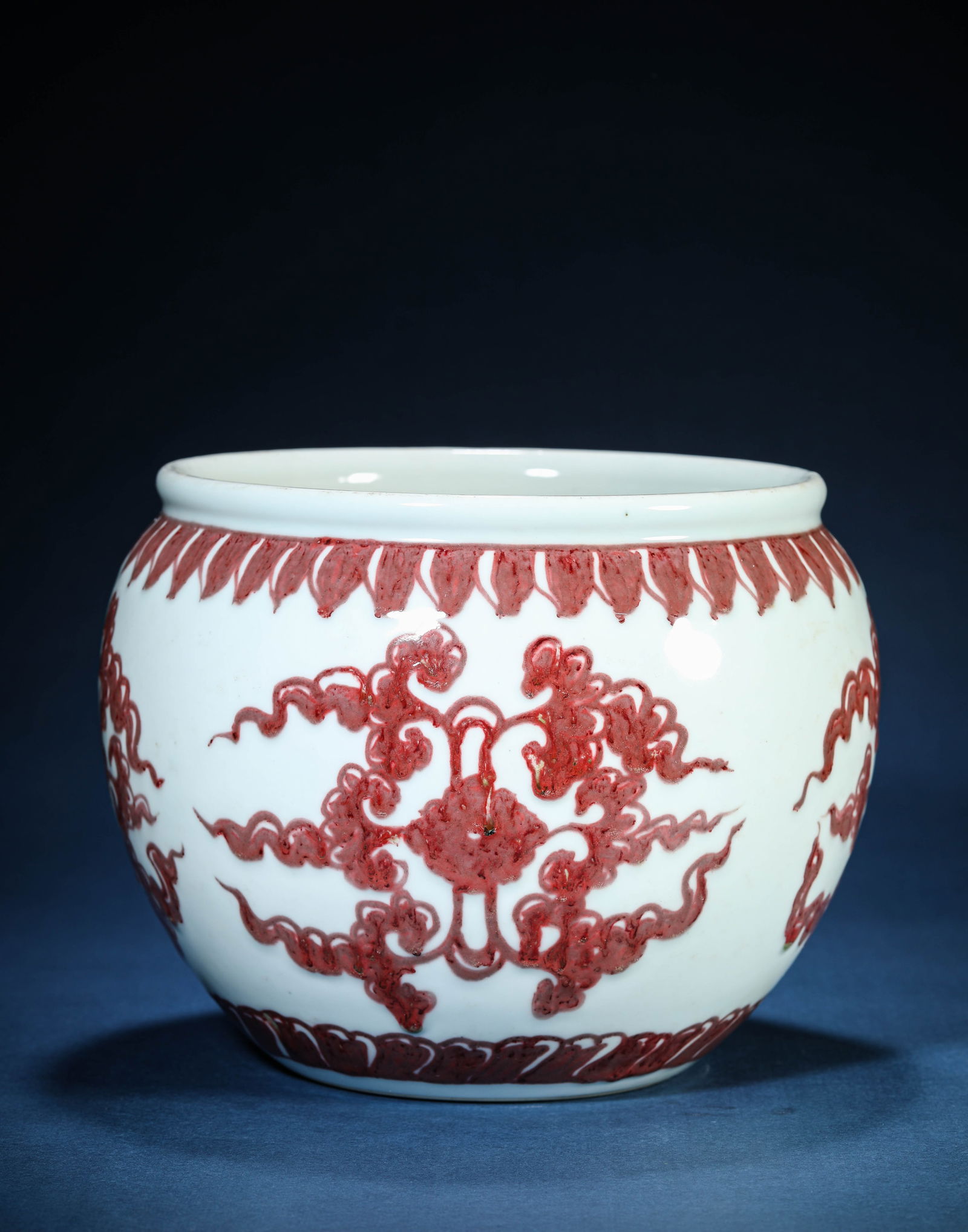 An Underglaze-Red 'Floral' Jar - 3