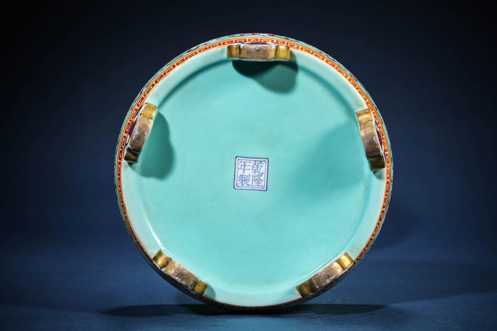 A Turquoise-Ground 'Interlocking Florals and Eight Buddhist Emblems' Hat Stand - 6