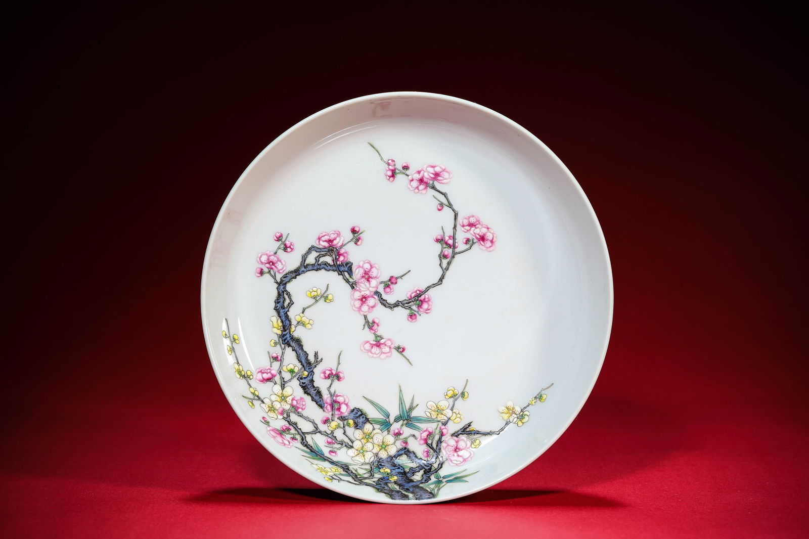 A Turquoise-Ground Famille-Rose 'Floral' Dish: A Turquoise-Ground Famille-Rose 'Floral' Dish (16.3 x 3.2 cm)