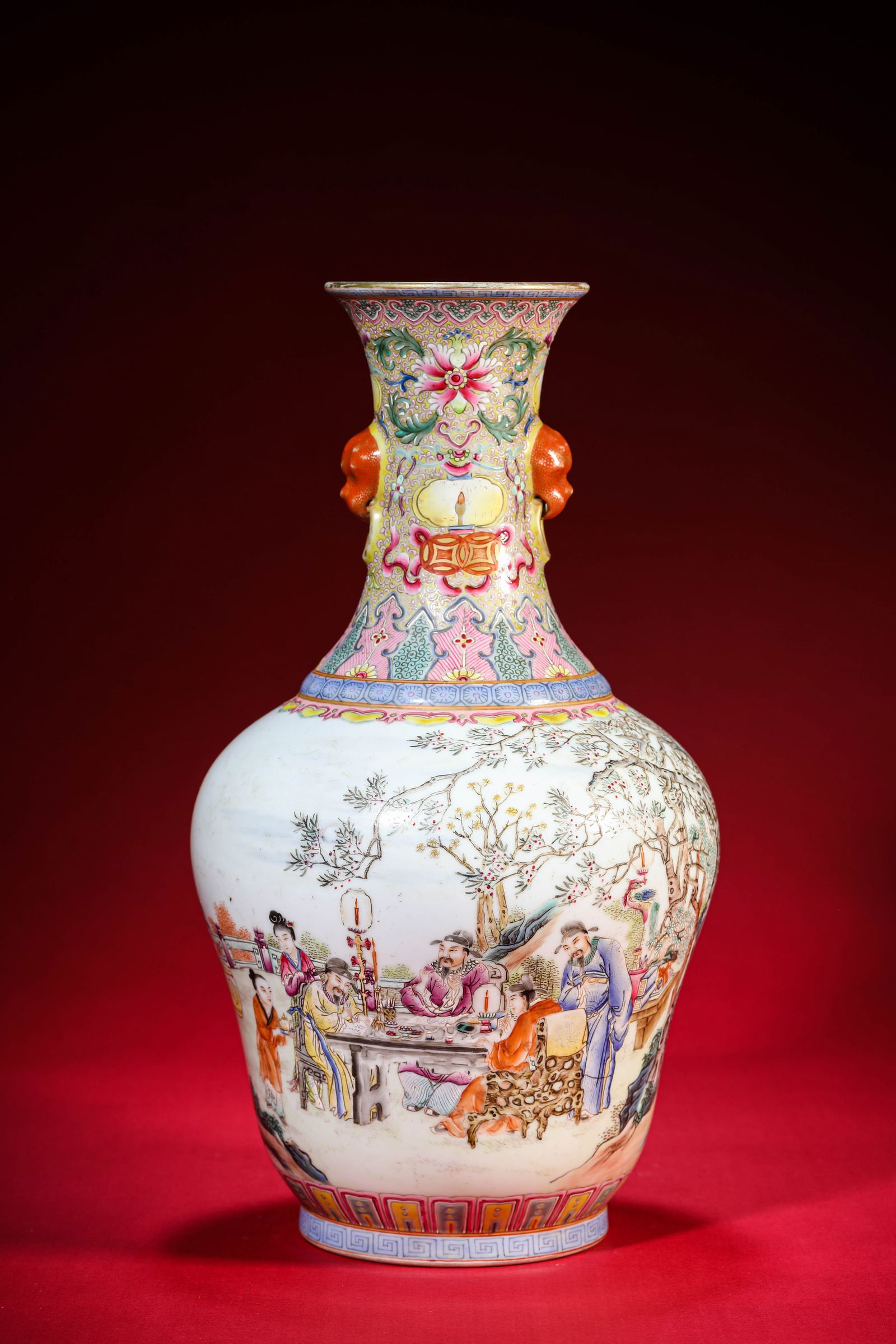 A Famille-Rose 'Narrative Scene' Vase: A Famille-Rose 'Narrative Scene' Vase (19.5 x 35.3 cm)