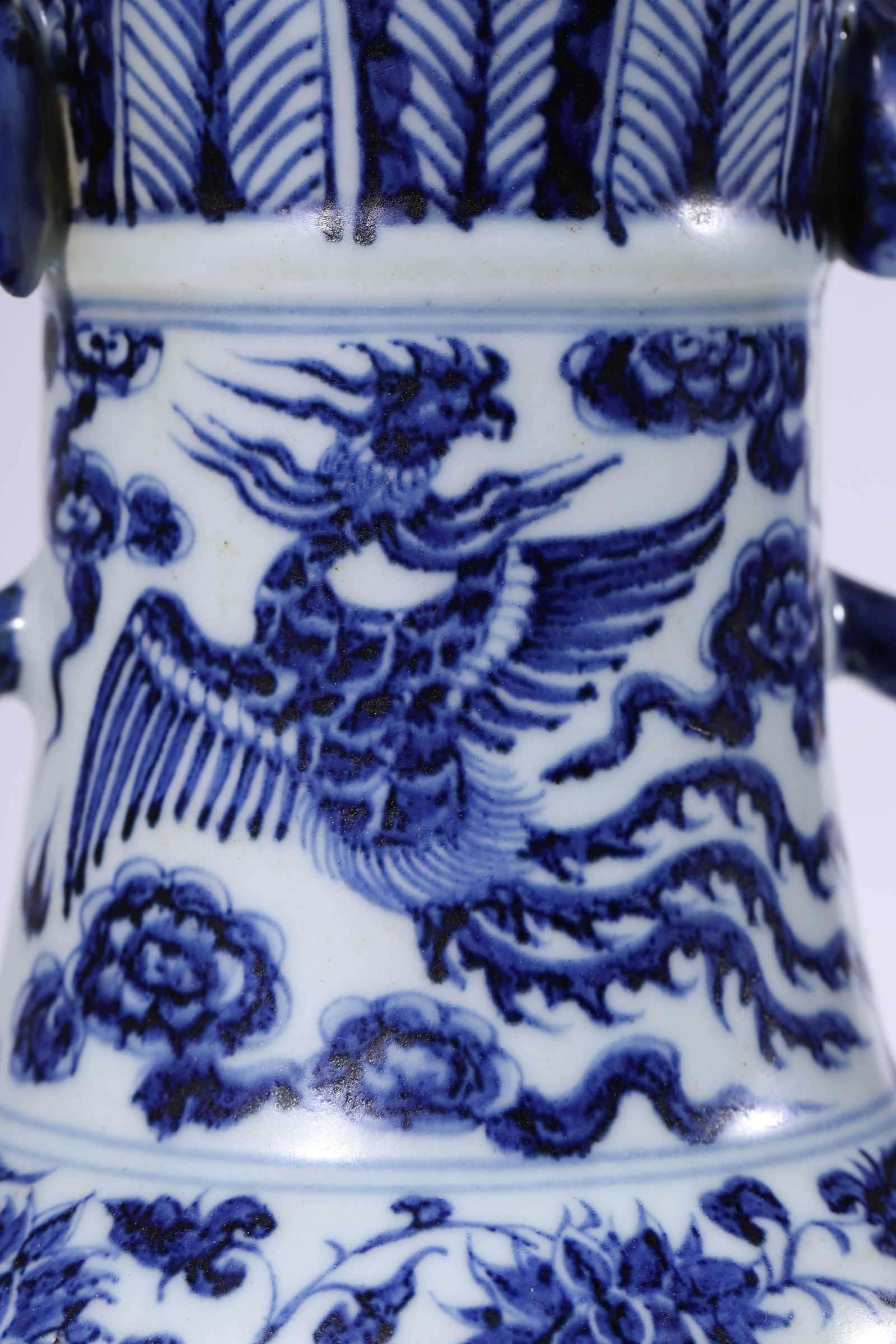 A Blue and White 'Dragon' Vase - 5