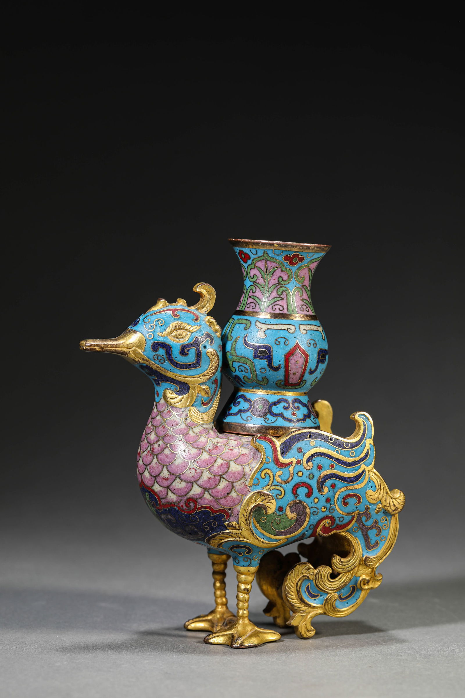 A Cloisonné Enamel 'Heavenly Chicken' Zun: A Cloisonné Enamel 'Heavenly Chicken' Zun (11.5 x 6.3 x 15 cm, Weight: 590 grams)