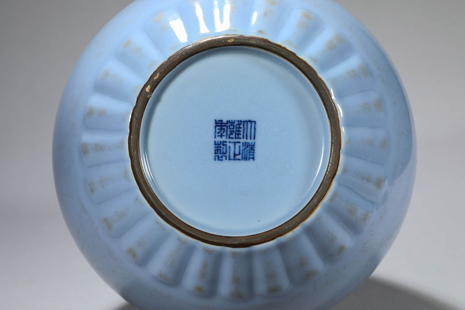 A Sky-Blue-Glazed Vase - 7