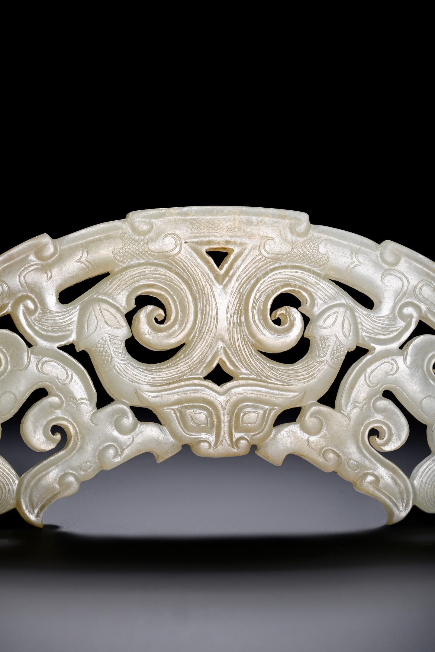 Jade Carved Dragon Pattern Huang - 9