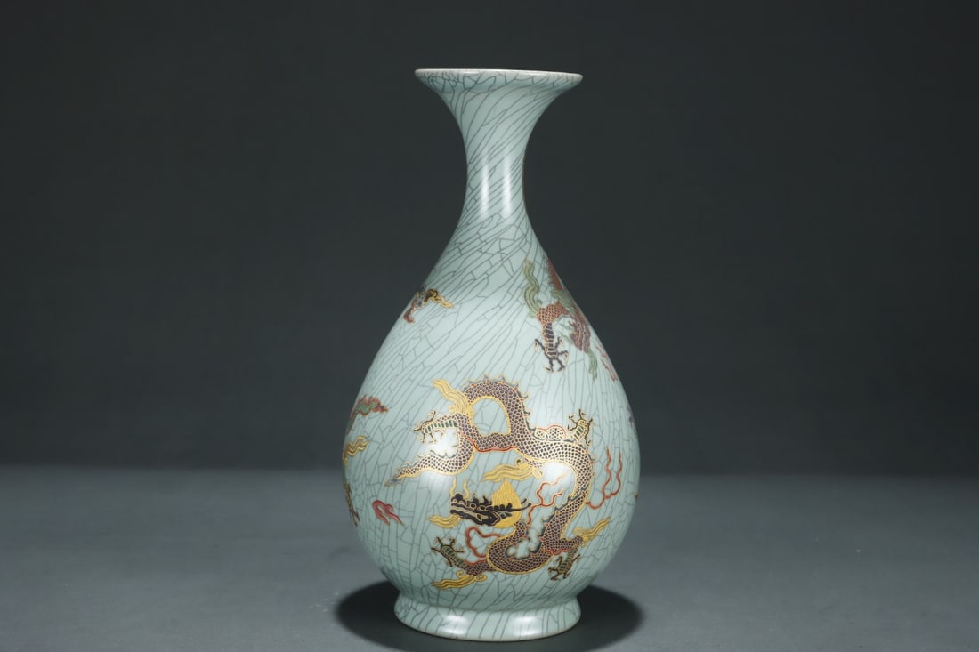 Ru Ware Gold Drawing Dragon Pattern Porcelain Vase: Ru Ware Gold Drawing Dragon Pattern Porcelain Vase (27 x 15cm)