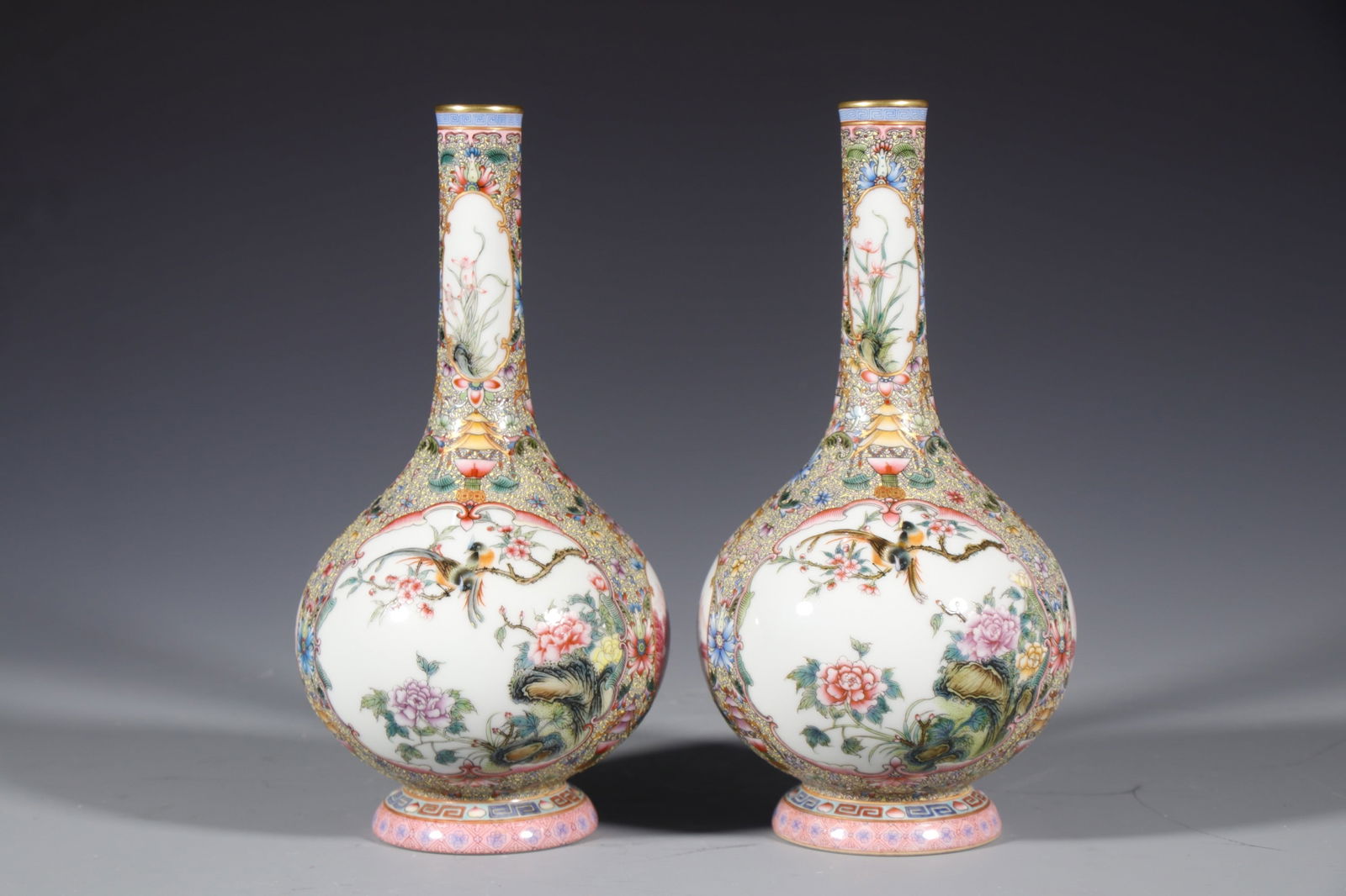 Pair of Enamel Drawing Flower and Bird Pattern Porcelain Vase: Pair of Enamel Drawing Flower and Bird Pattern Porcelain Vase (22.5 x 7cm)